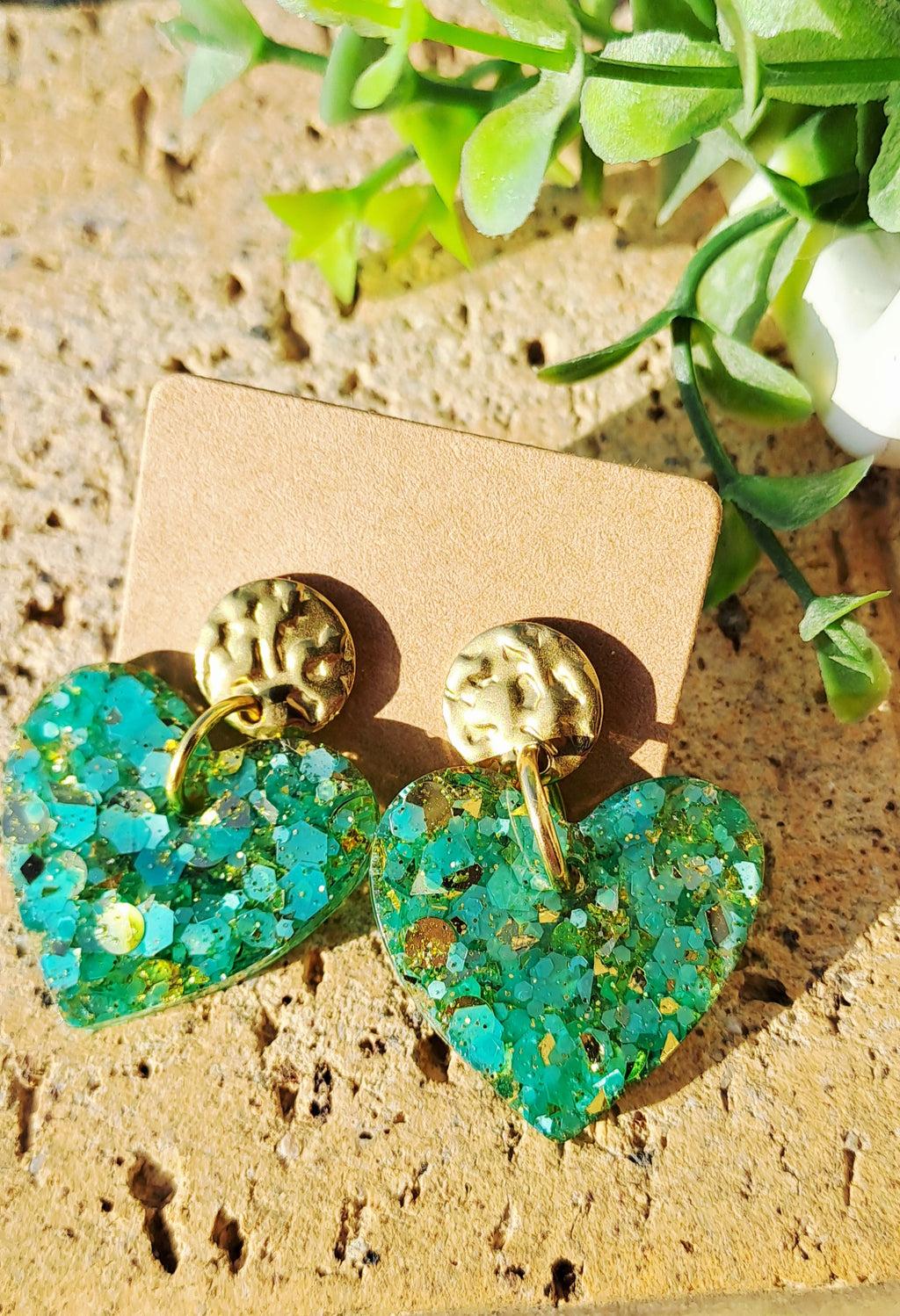 Boucles d'oreilles artisanales coeur paillettes vert et doré