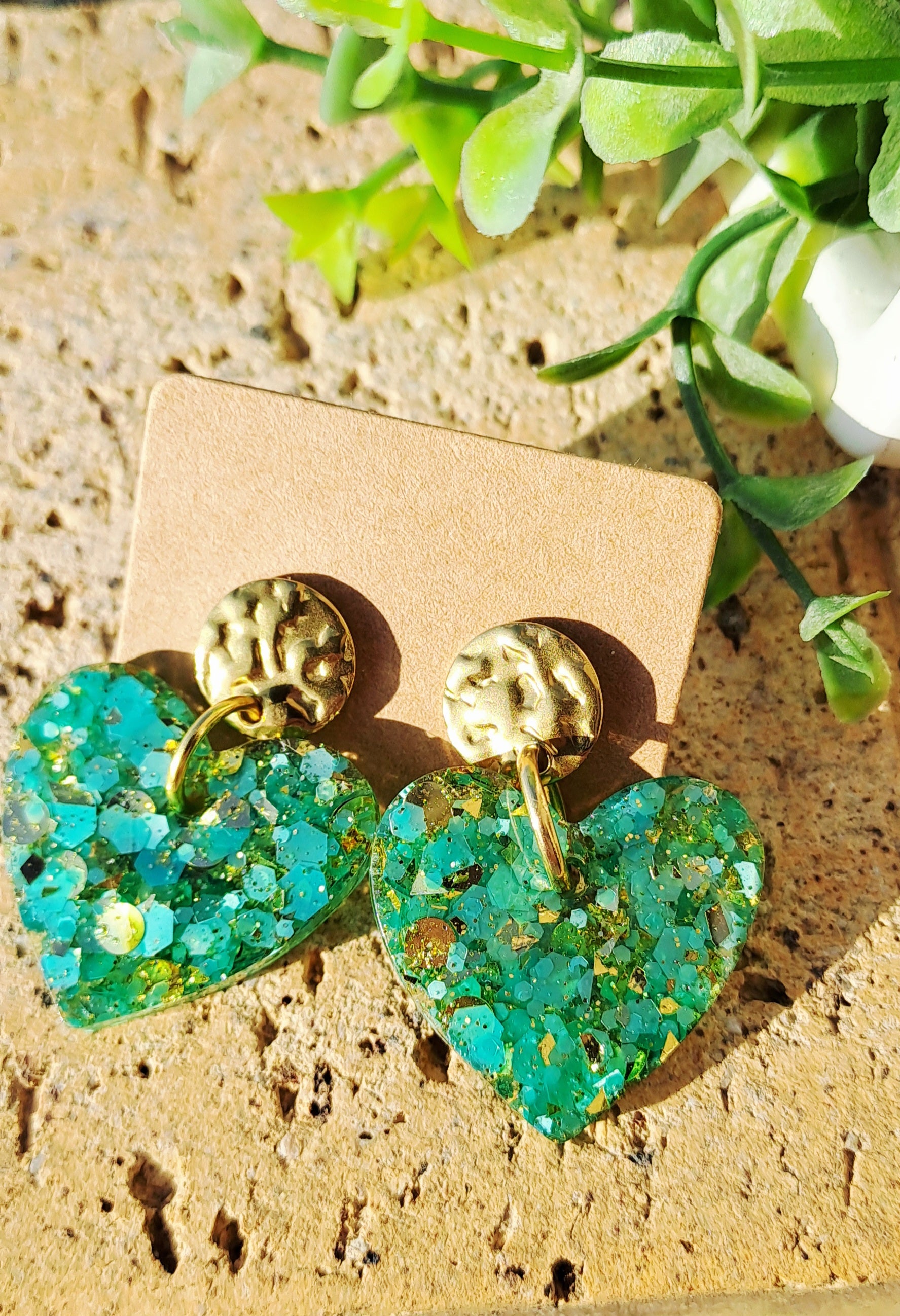 Boucles d'oreilles artisanales coeur paillettes vert et doré