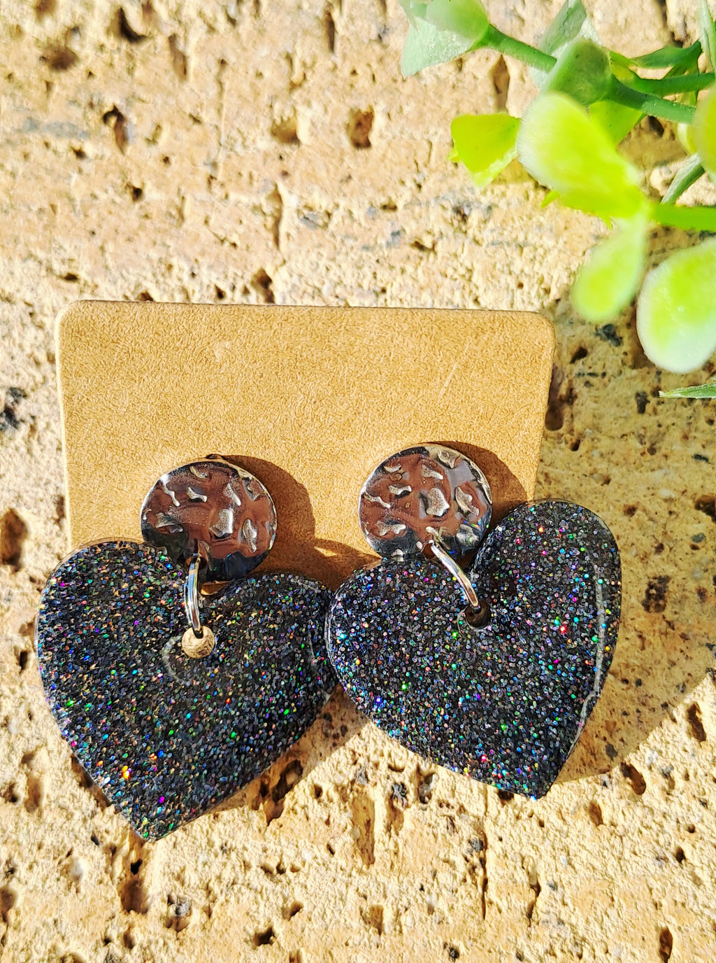 Boucles d'oreilles artisanales coeur gris paillettes multicolores