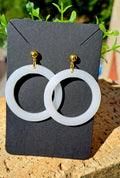 Boucles d'oreilles artisanales blanches