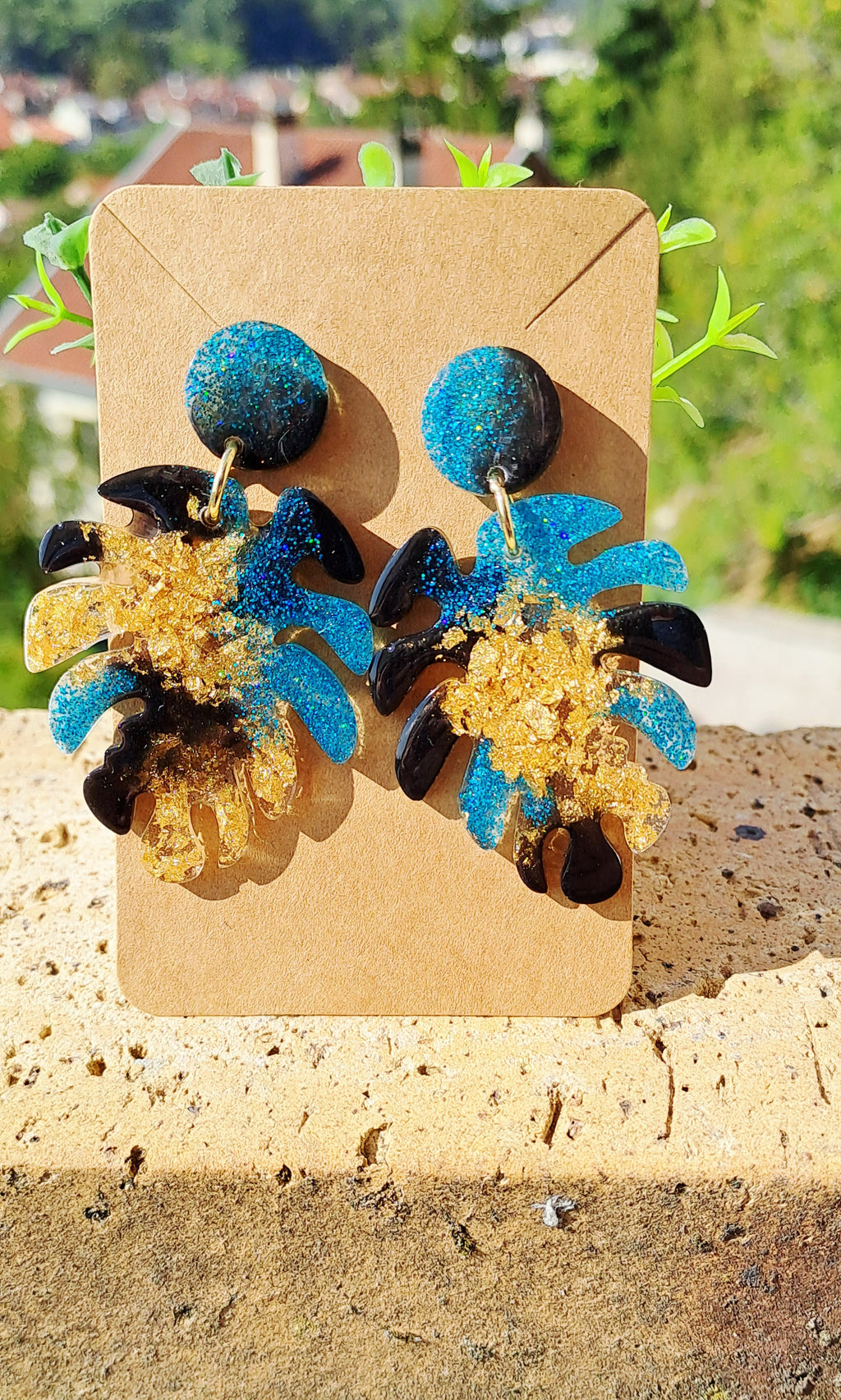Boucles d'oreilles artisanales noires turquoise et dorées