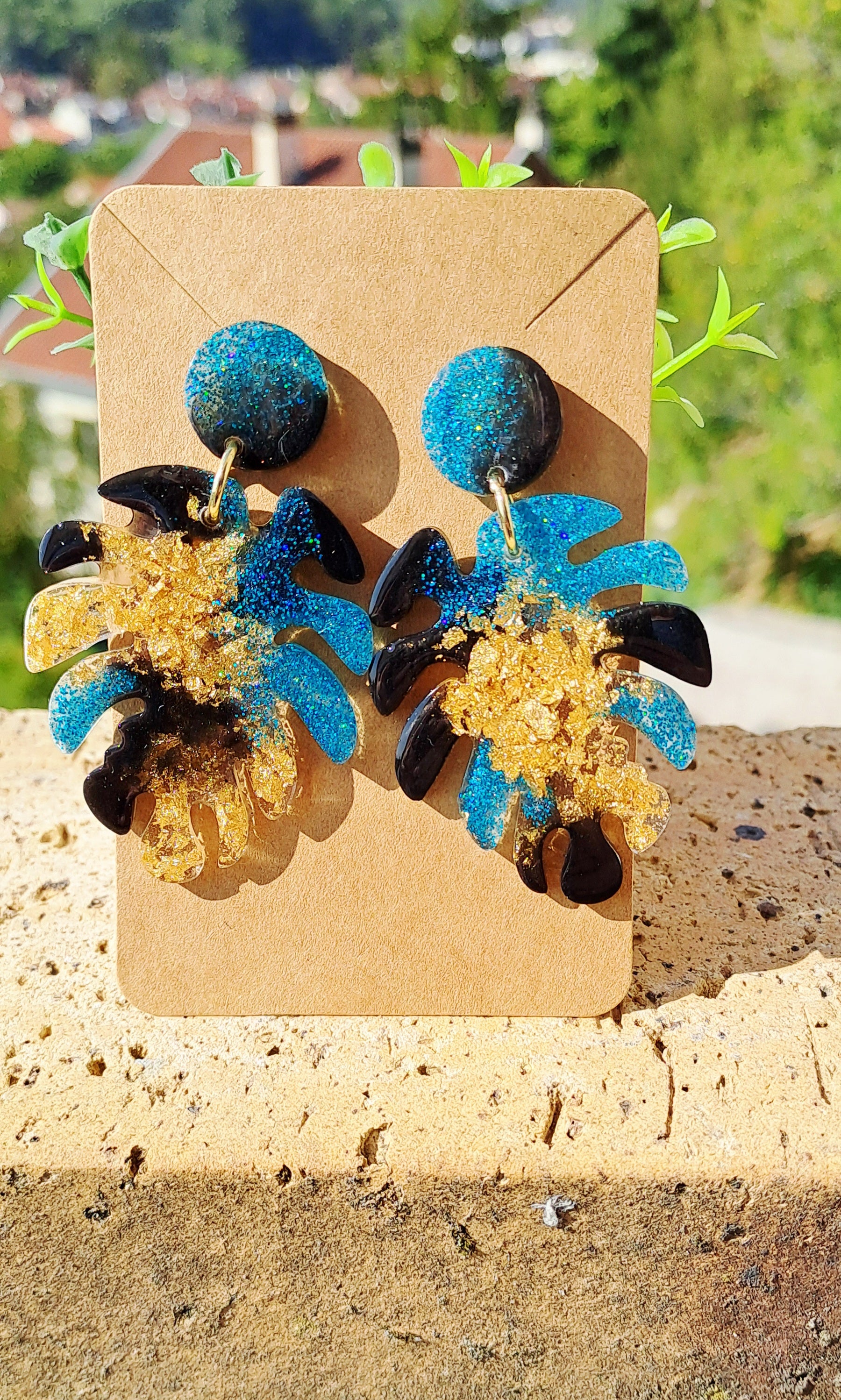 Boucles d'oreilles artisanales noires turquoise et dorées