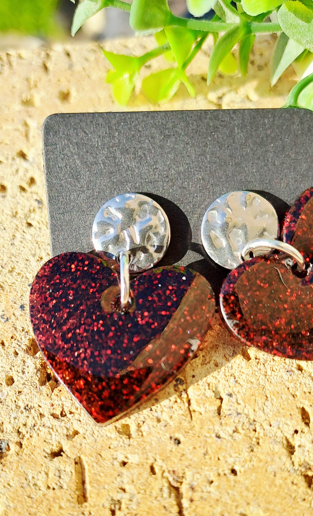 Boucles d'oreilles artisanales coeur paillettes rouge et noir
