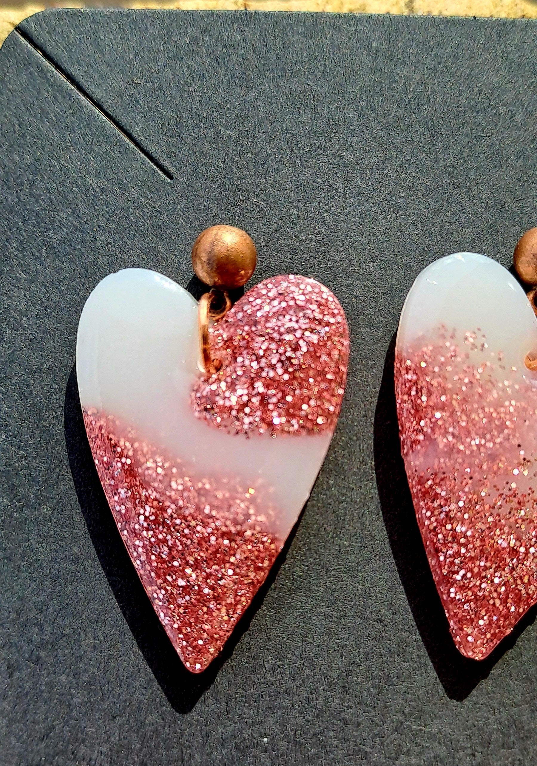 Boucles d'oreilles artisanales coeur rose et blanc