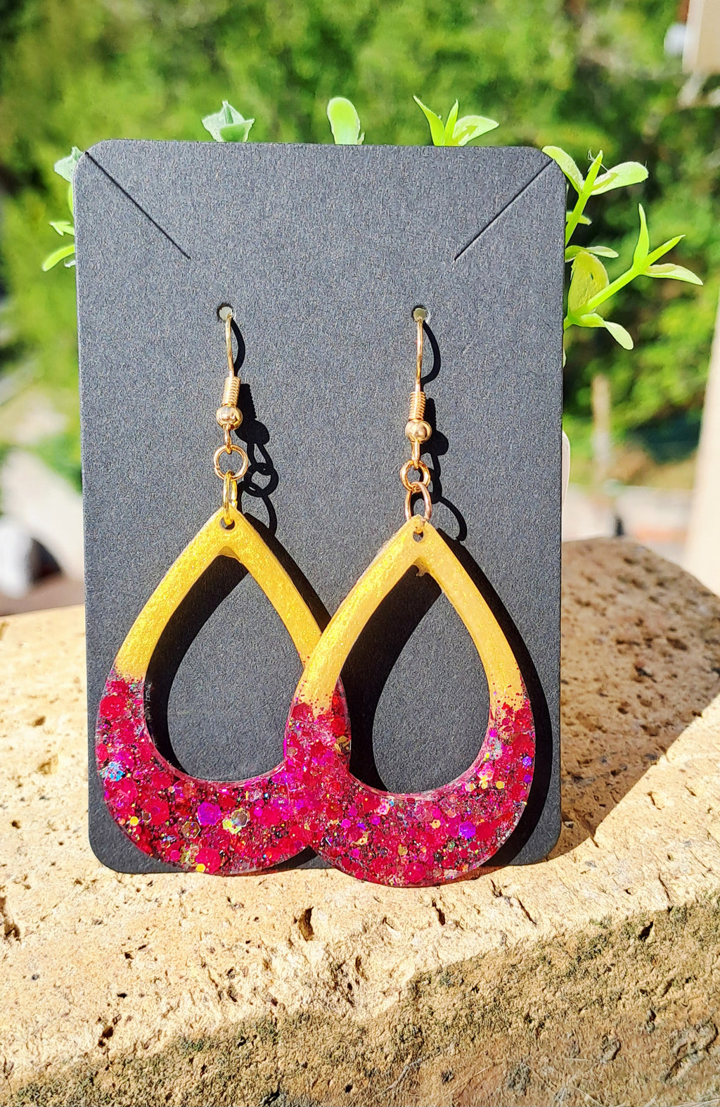 Boucles d'oreilles artisanales jaune orangé et rose paillettes