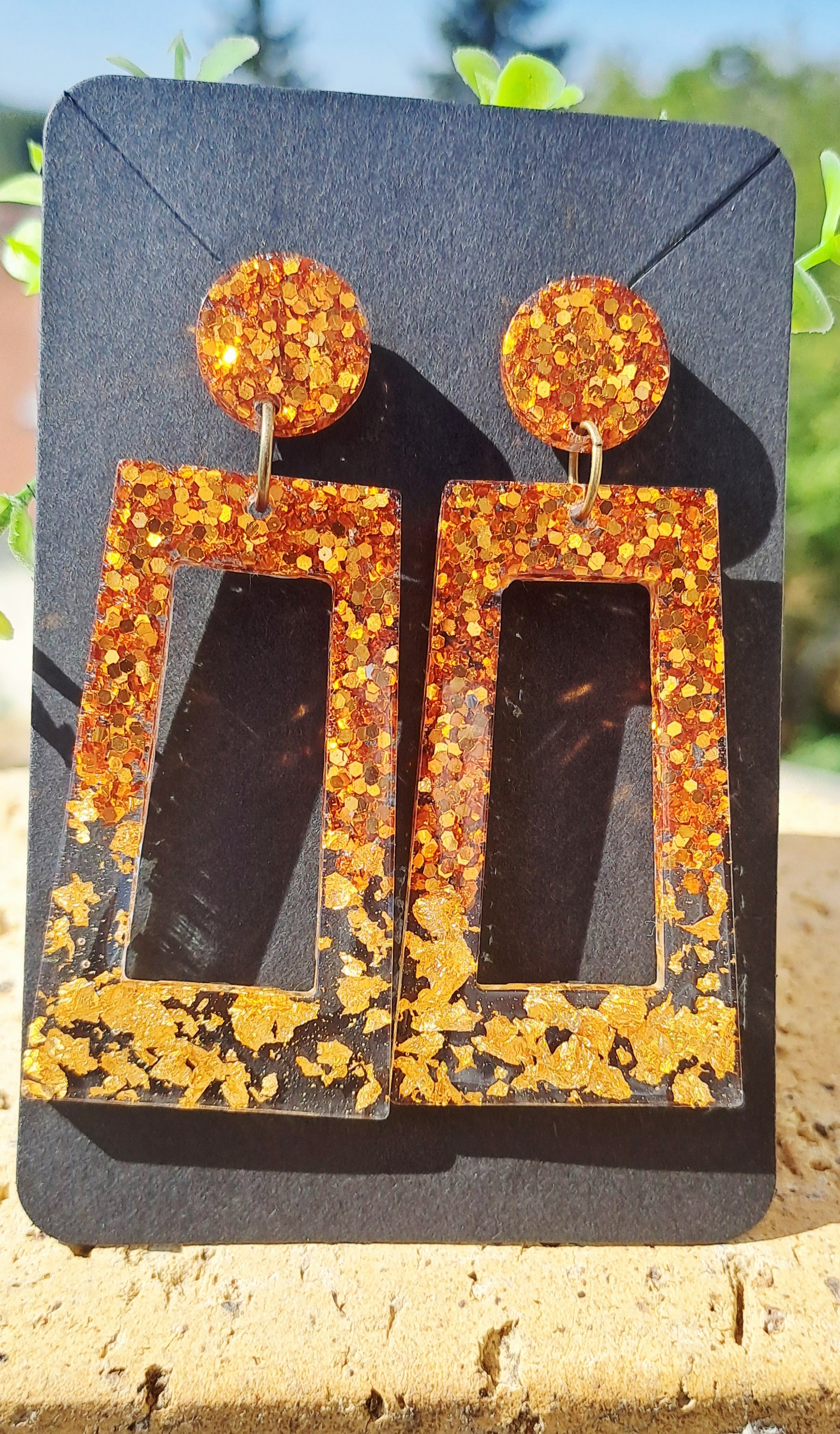 Boucles d'oreilles rectangulaire doré et paillettes caramel