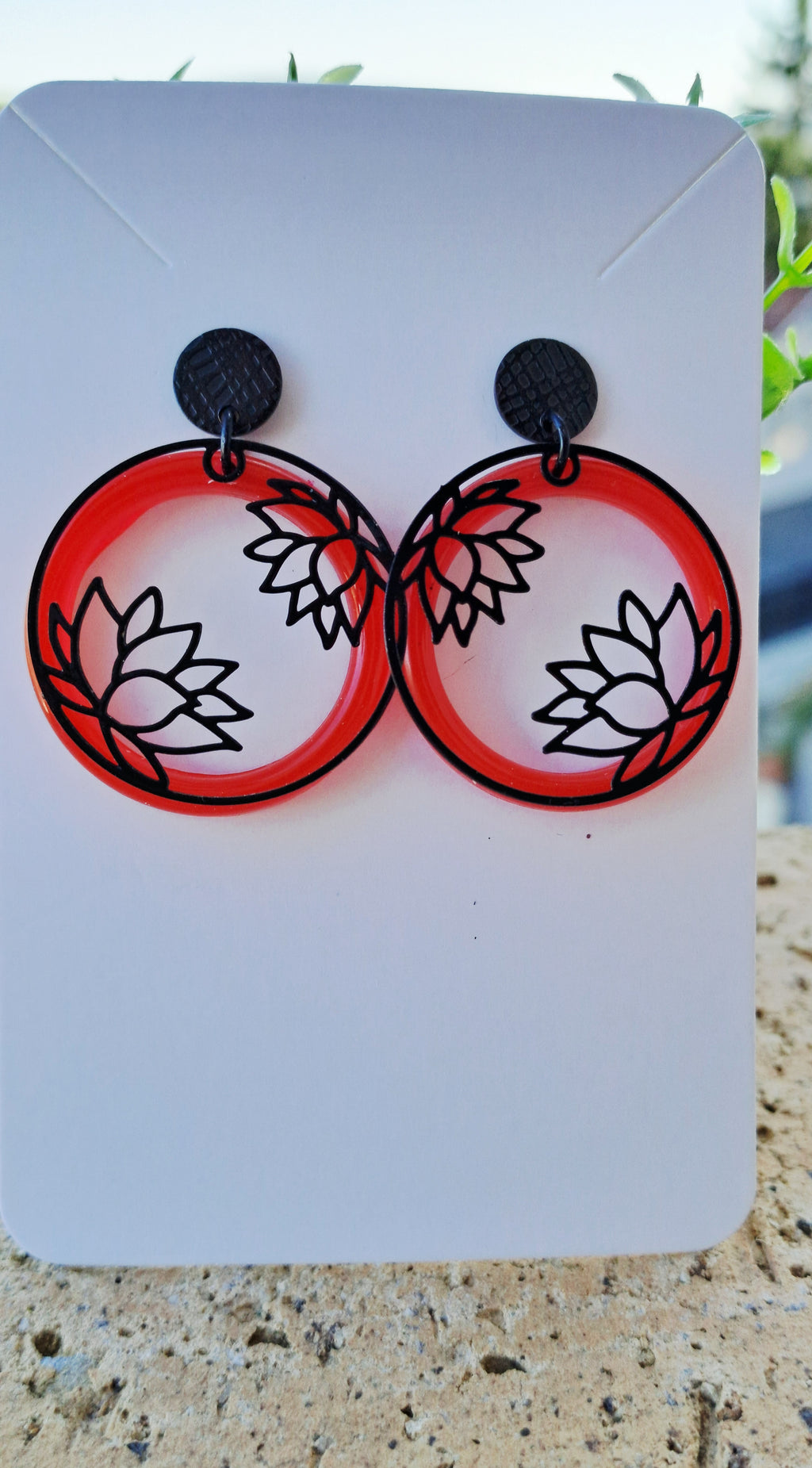 Boucles d'oreilles artisanales rouge et apprets noirs