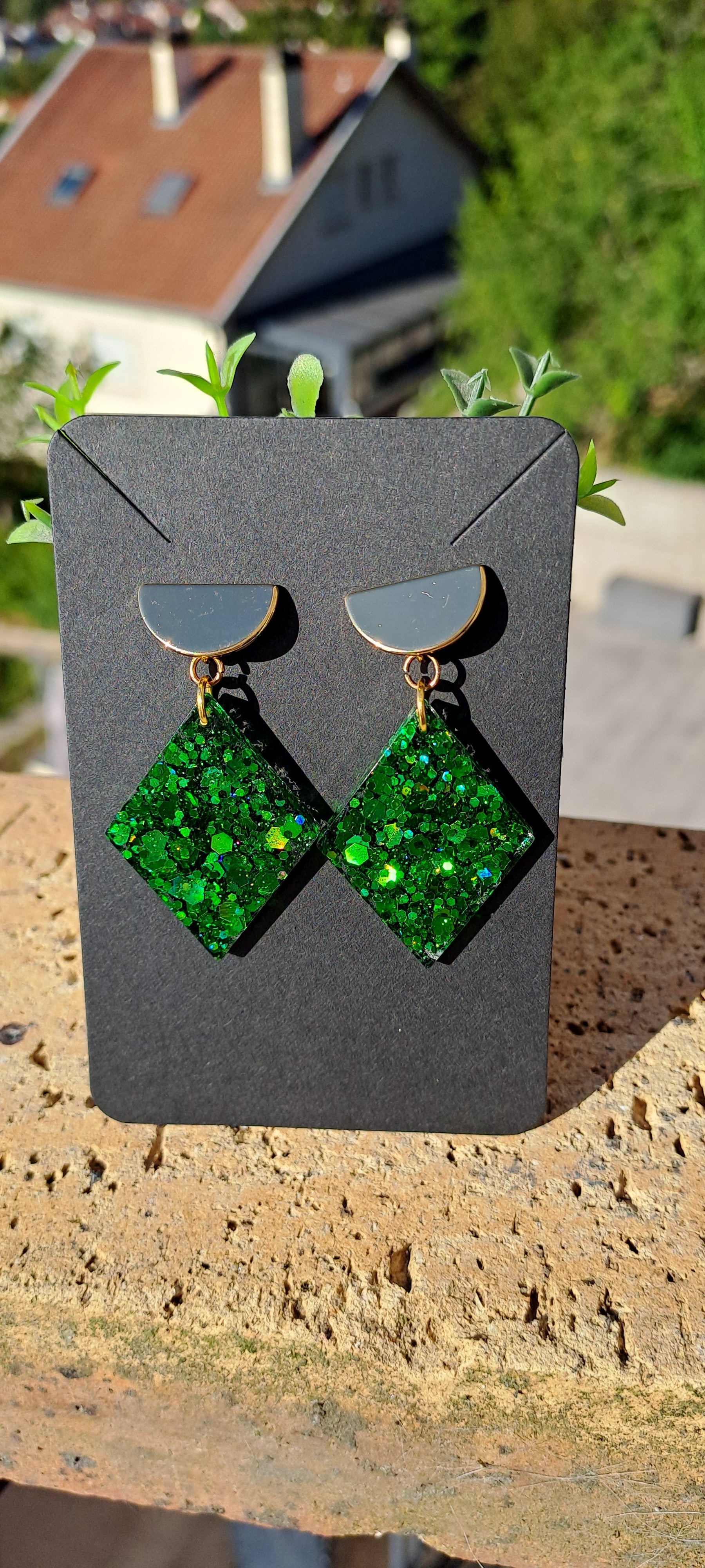 Boucles d'oreilles artisanales losange vert paillettes
