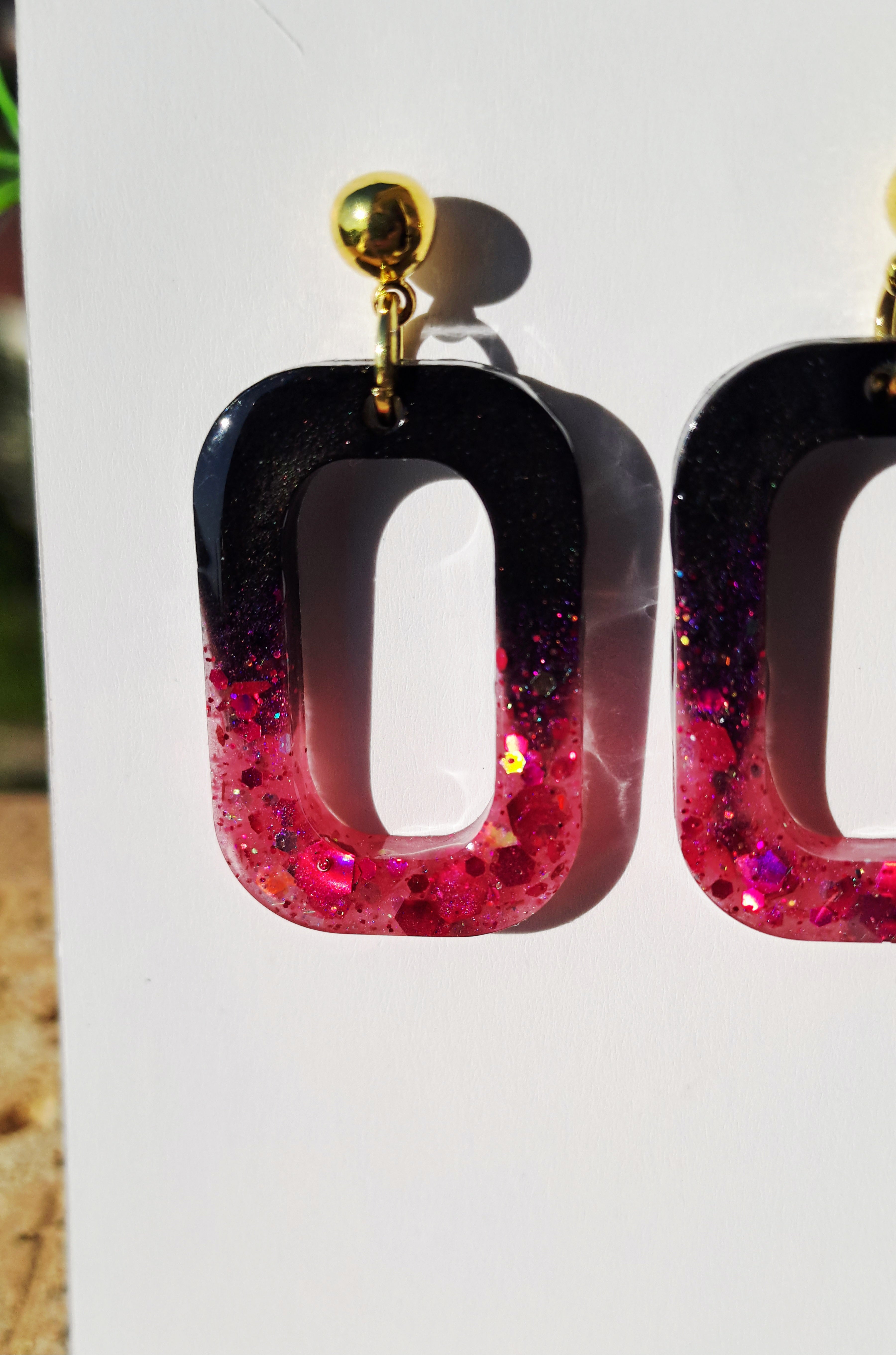 Boucles d'oreilles artisanales noires et rose paillettes