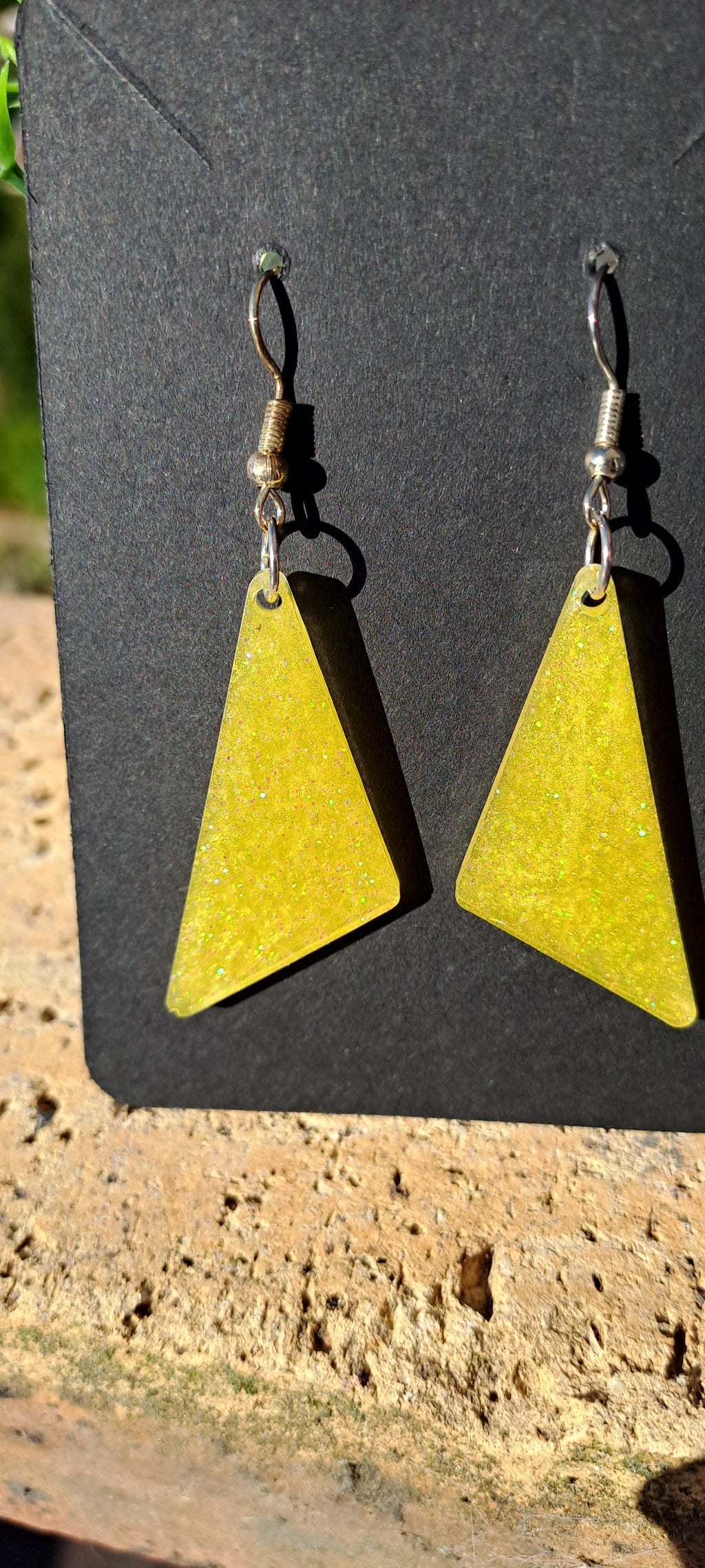 Boucles d'oreilles artisanales triangle jaune