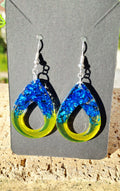 Boucles d'oreilles artisanales jaune translucide et aluminium bleu