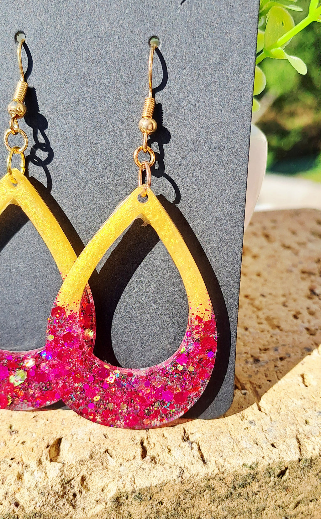Boucles d'oreilles artisanales jaune orangé et rose paillettes