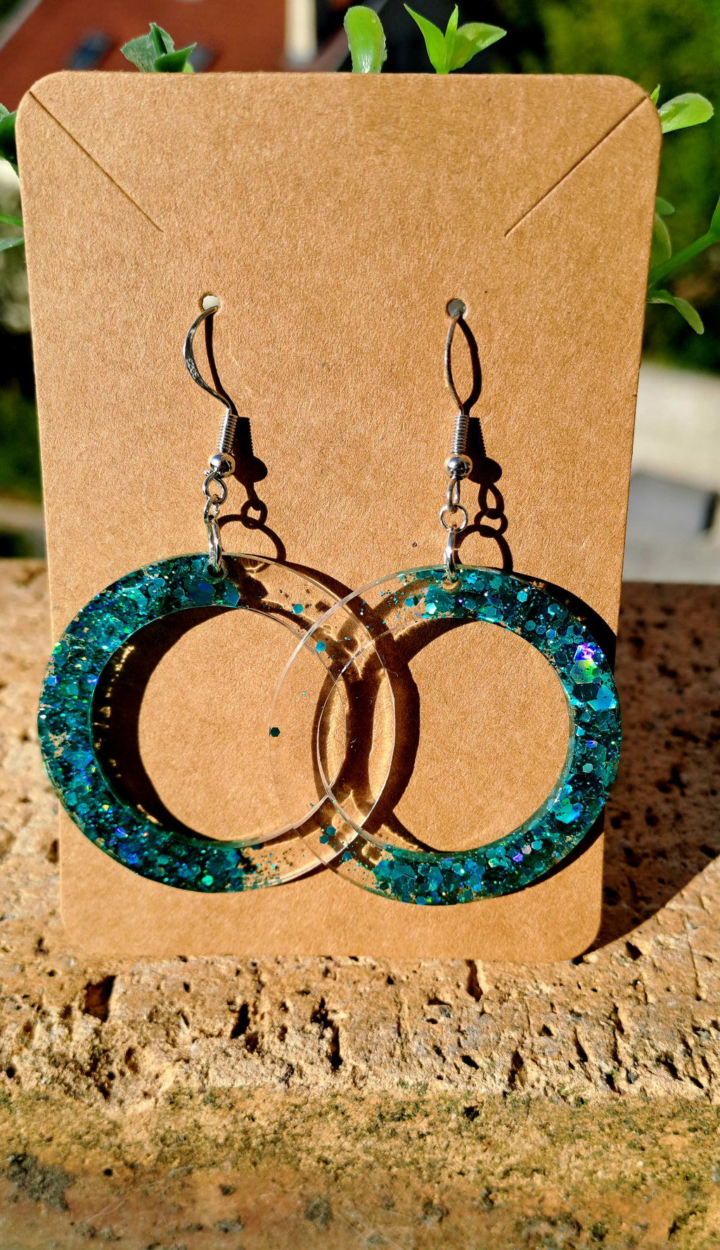 Boucles d'oreilles artisanales creoles transparentes et vertes paillettes