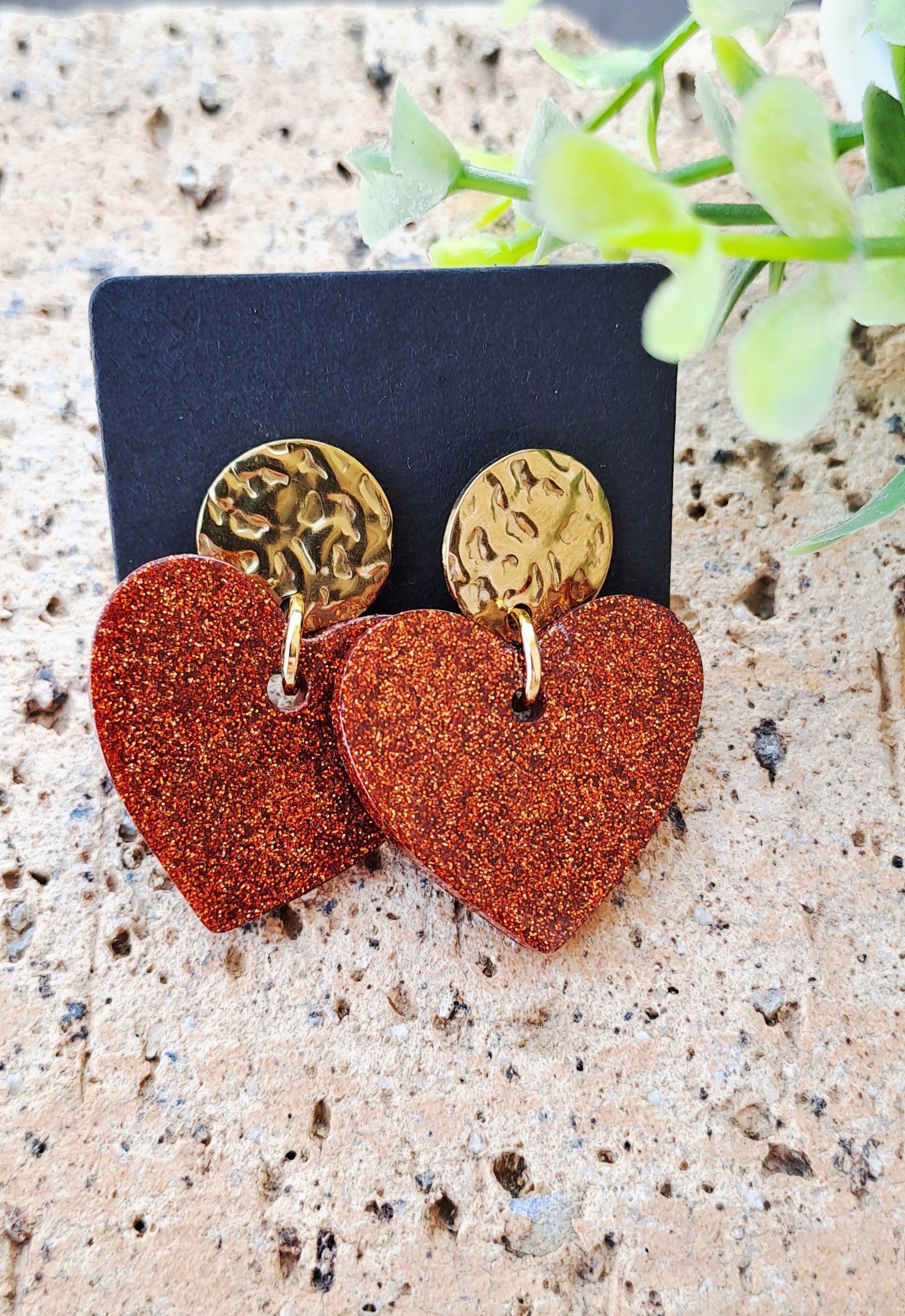 Boucles d'oreilles artisanales coeur orangé brique paillettes 🩷