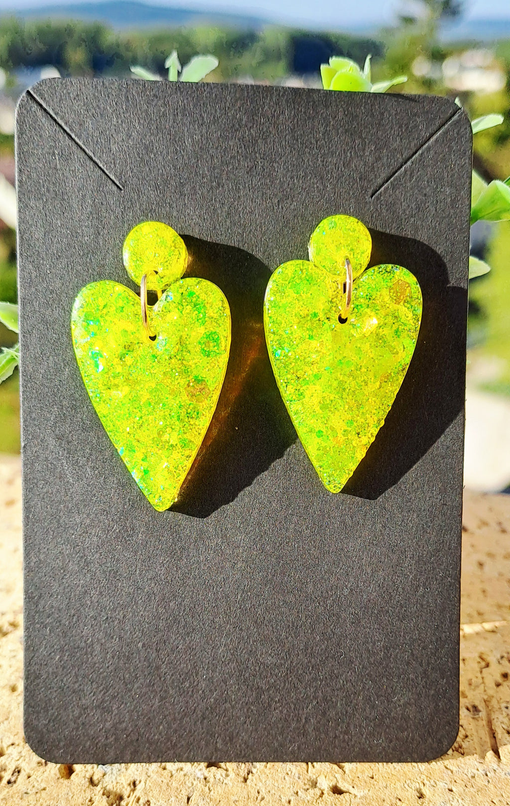 Boucles d'oreilles artisanales coeur fluo