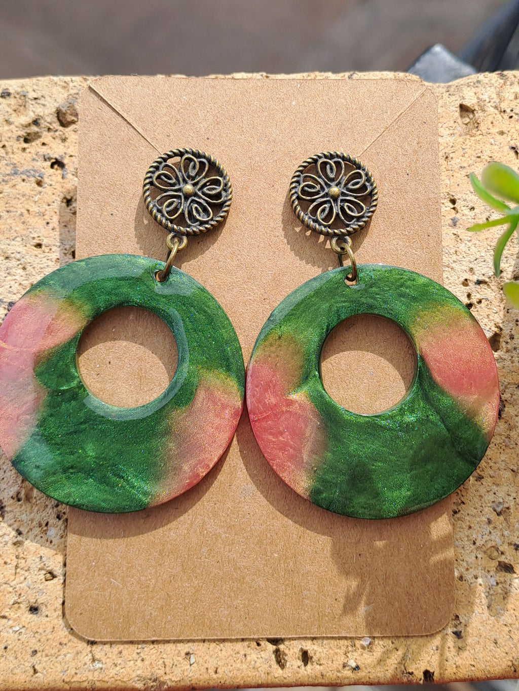Boucles d'oreilles artisanales rondes vert olive et vieux rose