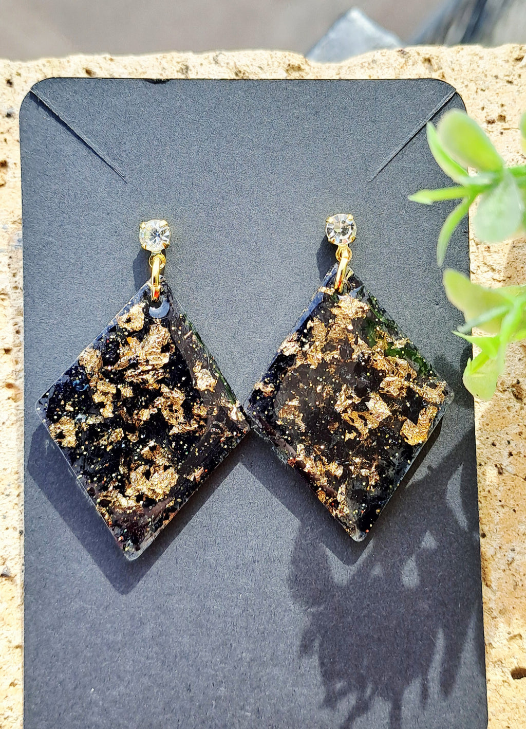 Boucles d'oreilles artisanales losange noir et doré