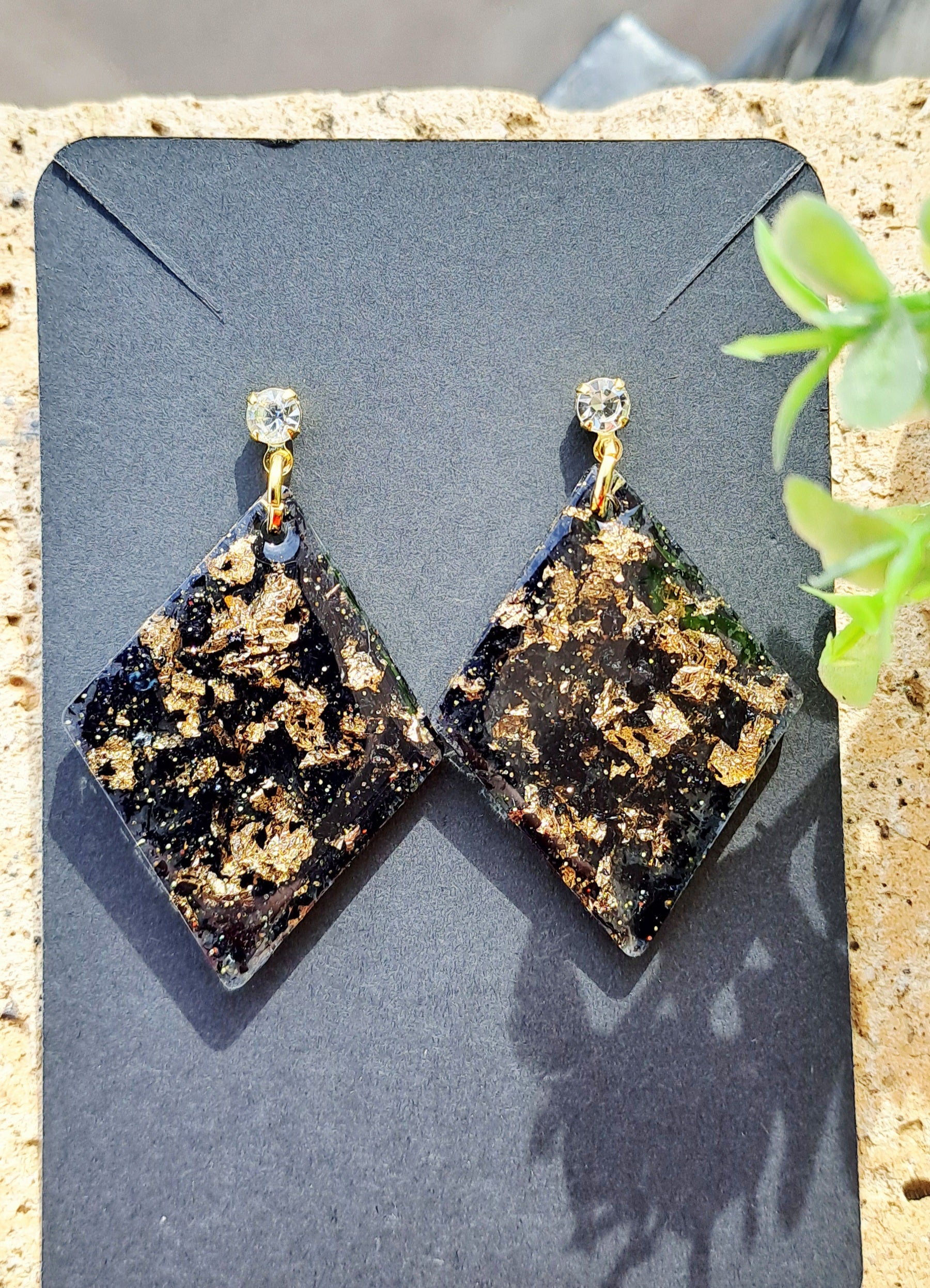 Boucles d'oreilles artisanales losange noir et doré