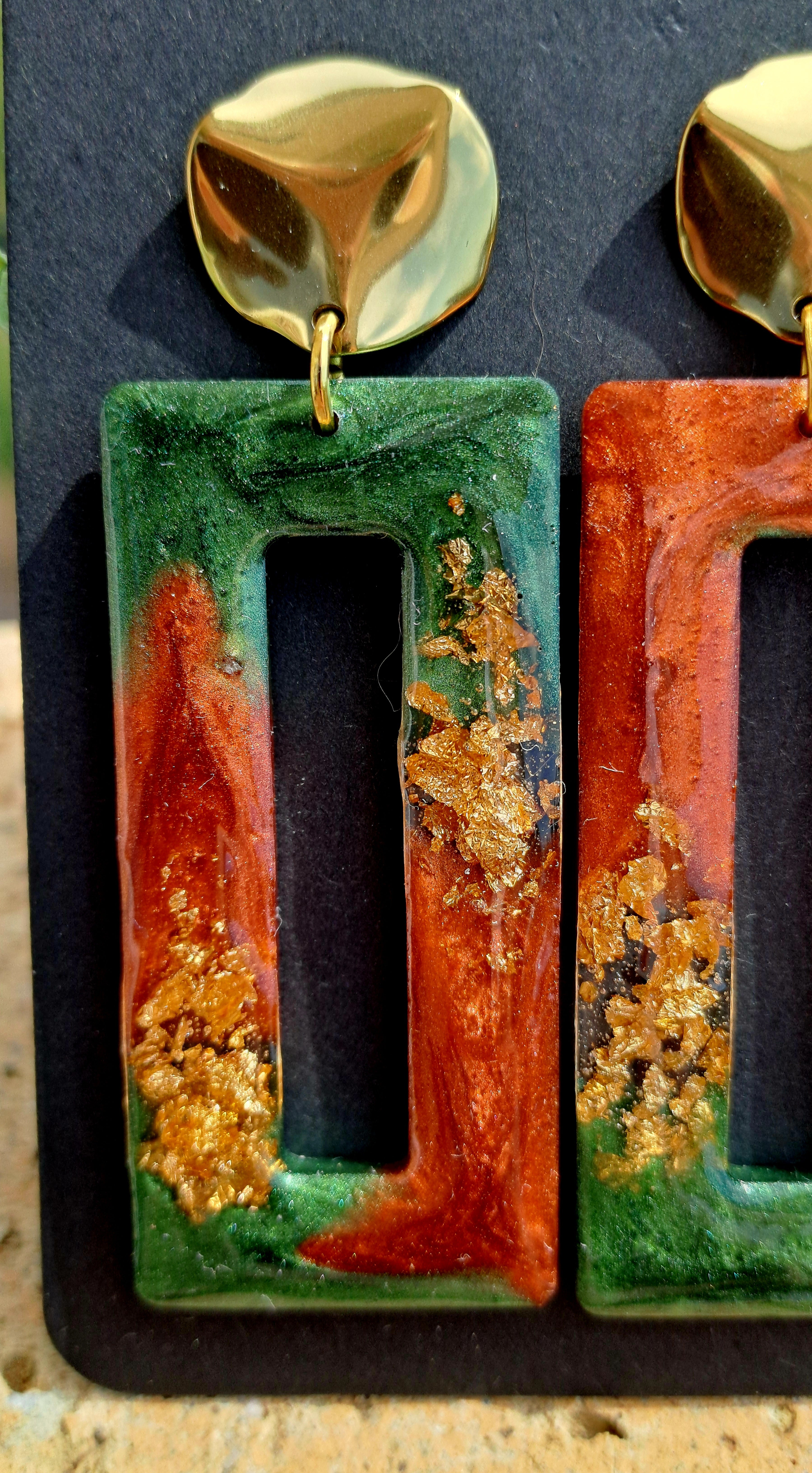 Boucles d'oreilles artisanales vert, brique et doré