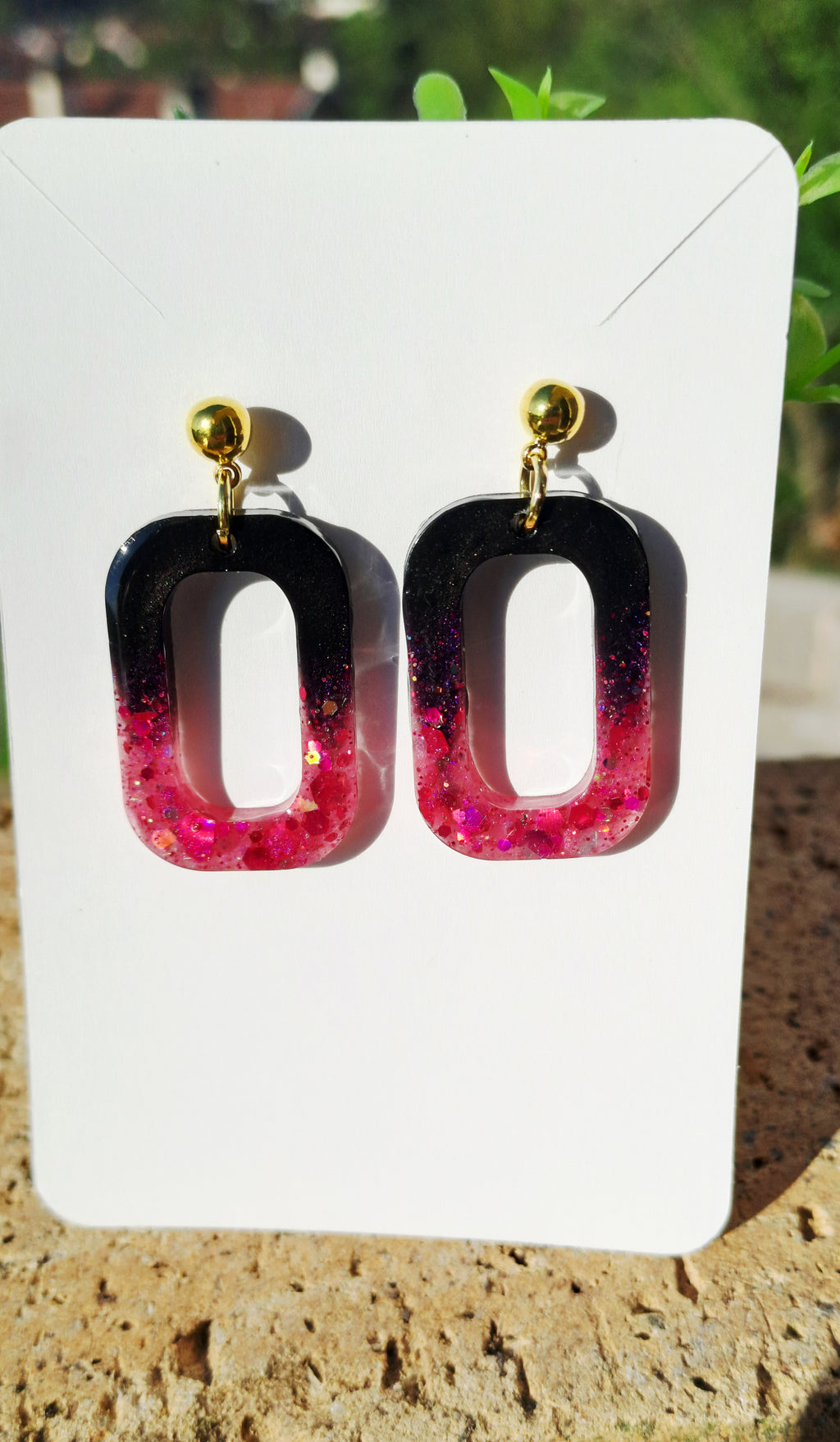 Boucles d'oreilles artisanales noires et rose paillettes