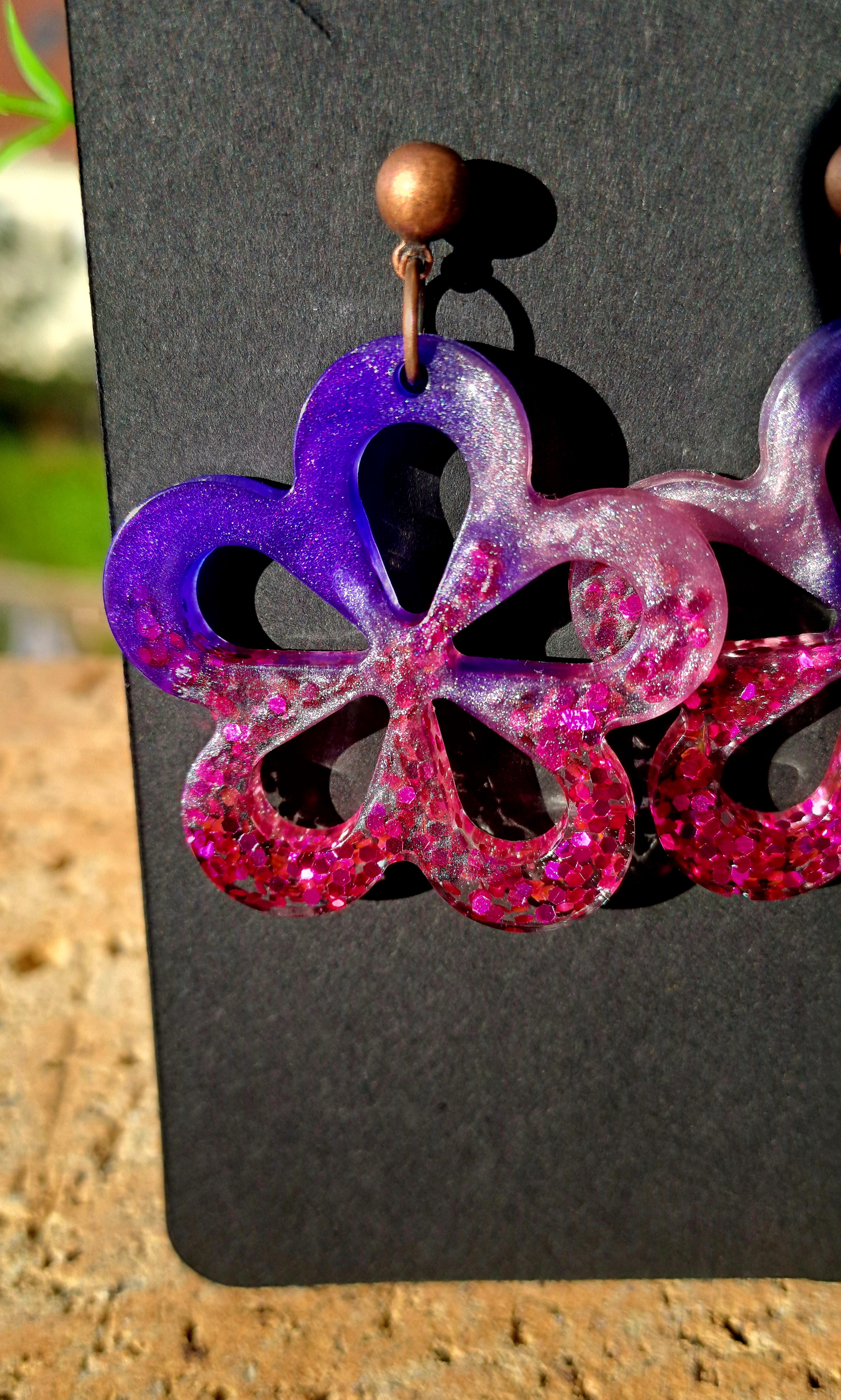 Boucles d'oreilles artisanales violet rose paillettes