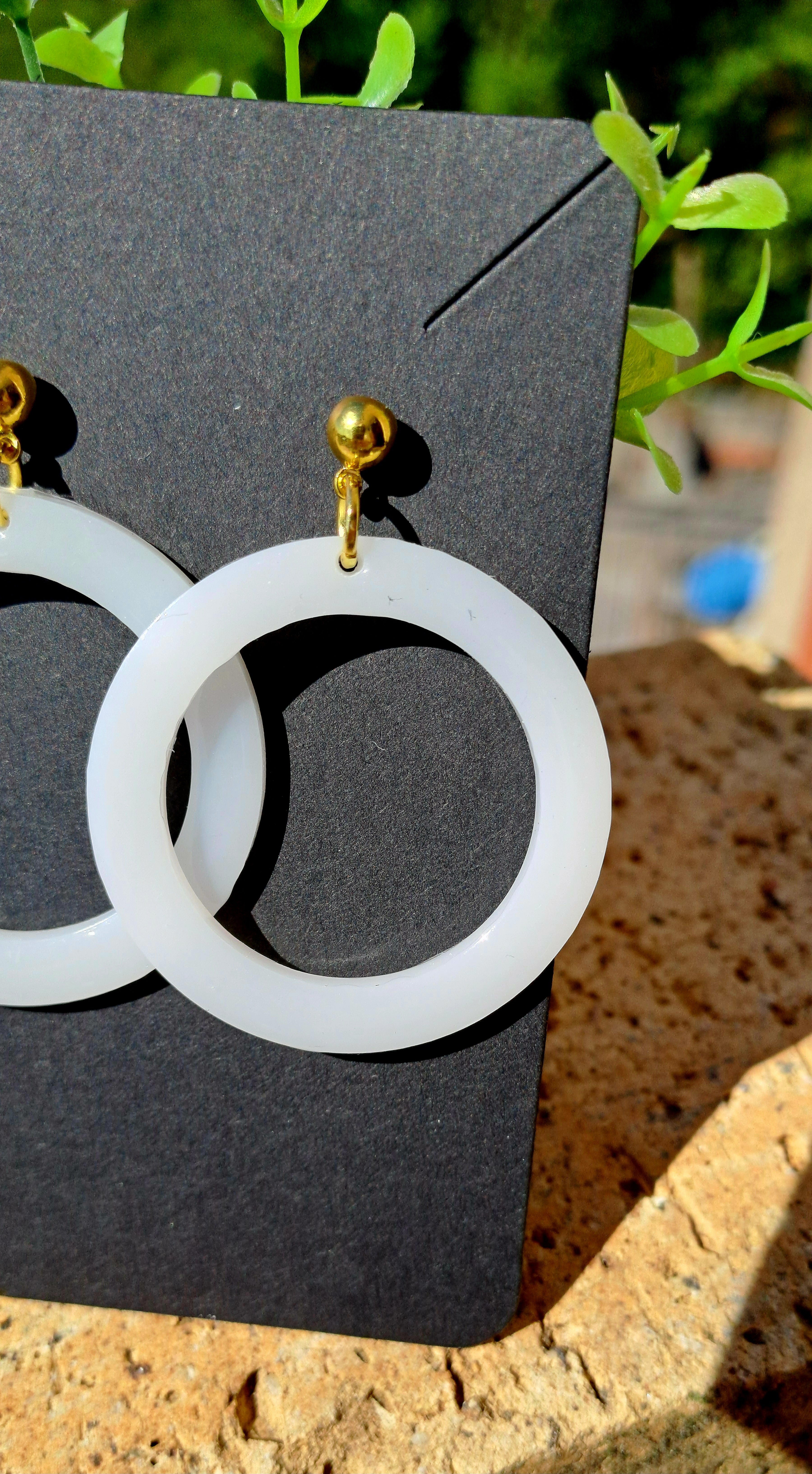 Boucles d'oreilles artisanales blanches