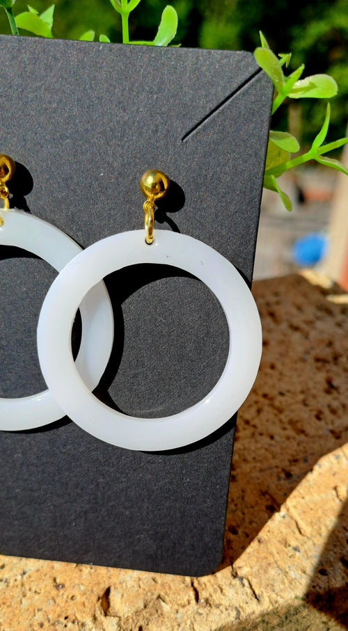 Boucles d'oreilles artisanales blanches