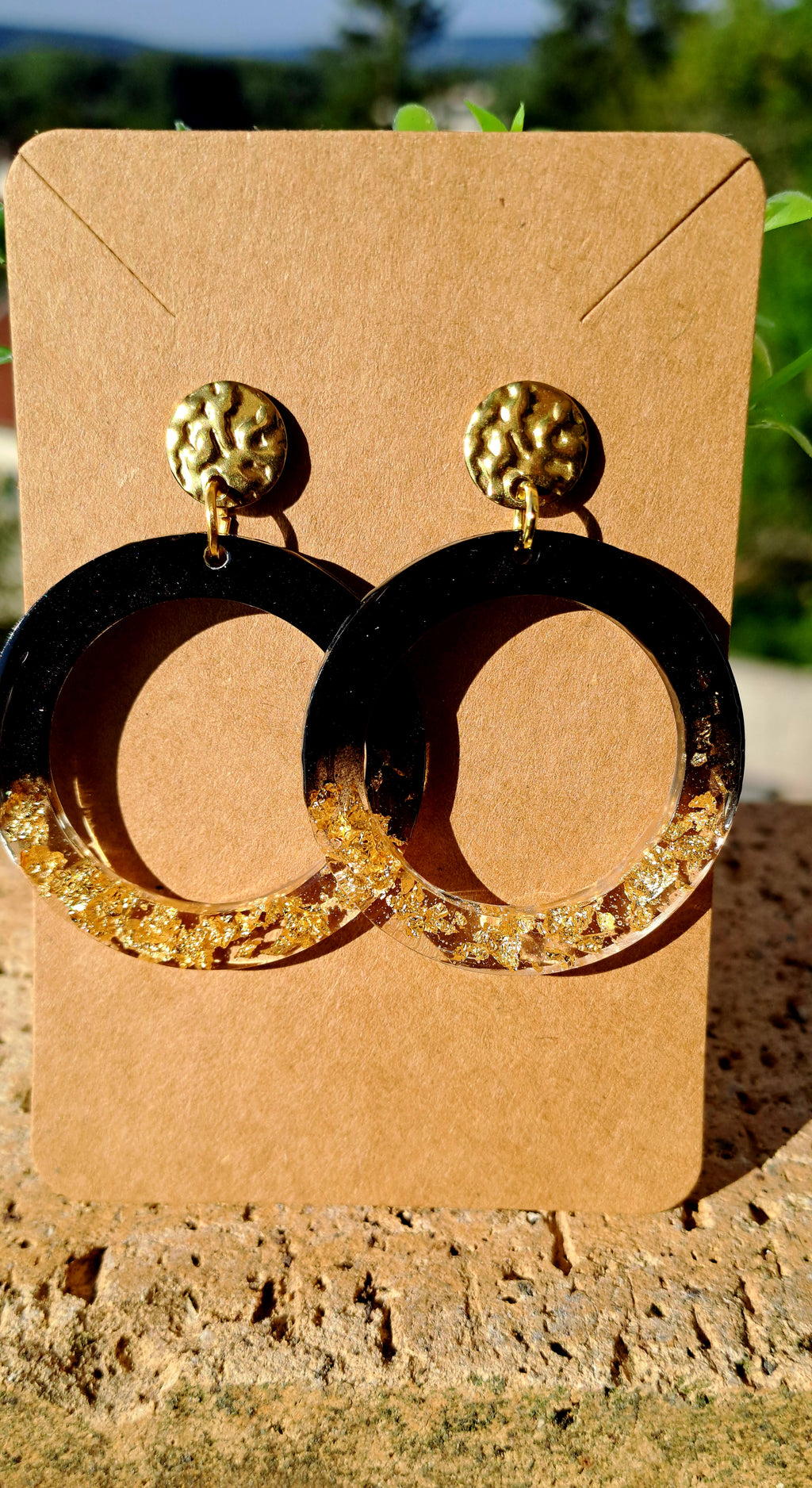 Boucles d'oreilles artisanales noires et dorées