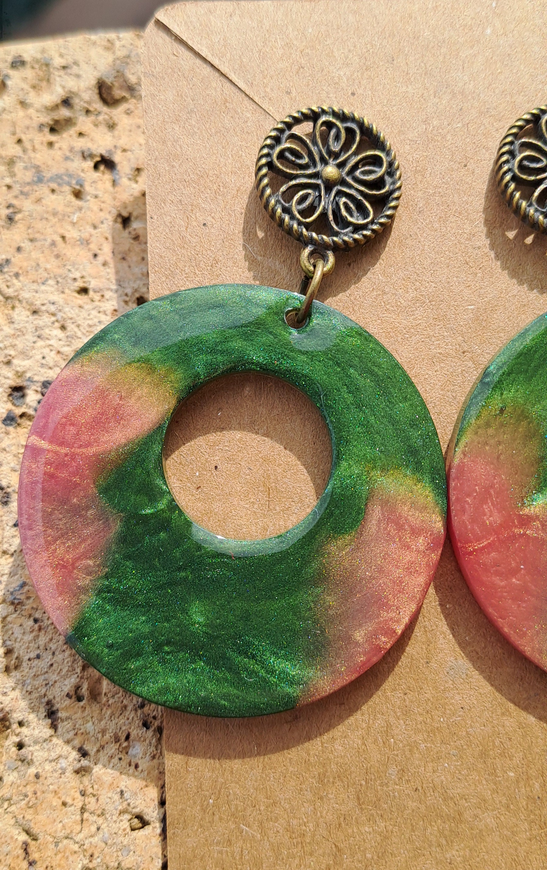 Boucles d'oreilles artisanales rondes vert olive et vieux rose