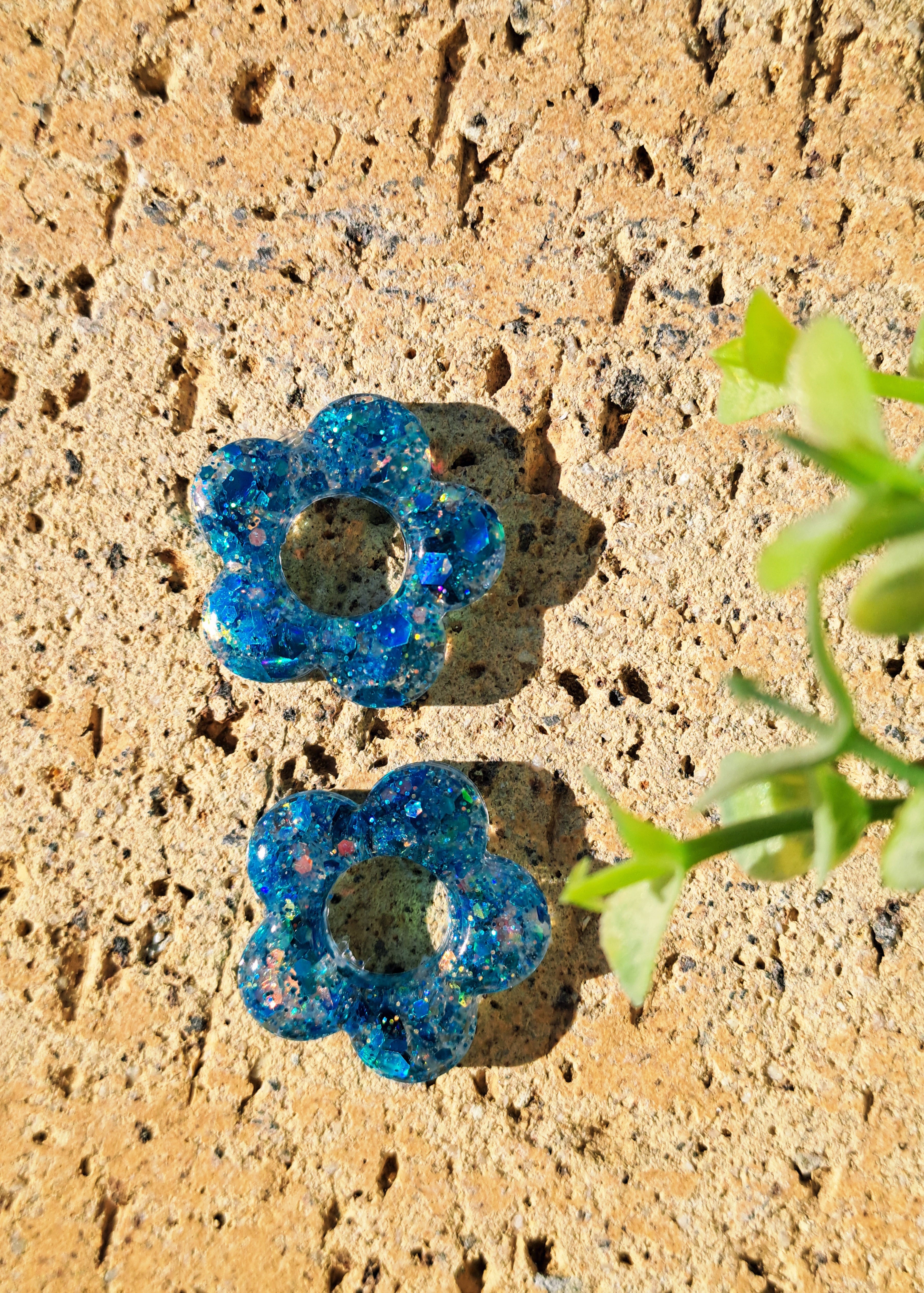 Pampilles fleurs paillettes bleues rosées