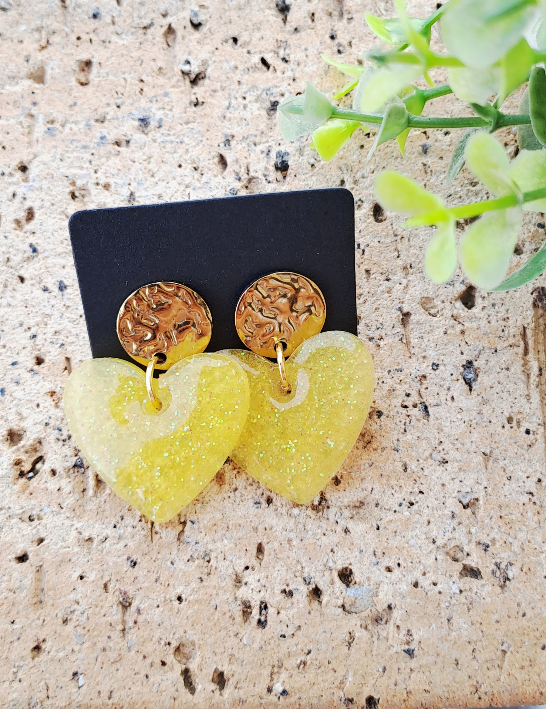 Boucles d'oreilles artisanales coeur jaune 🩷