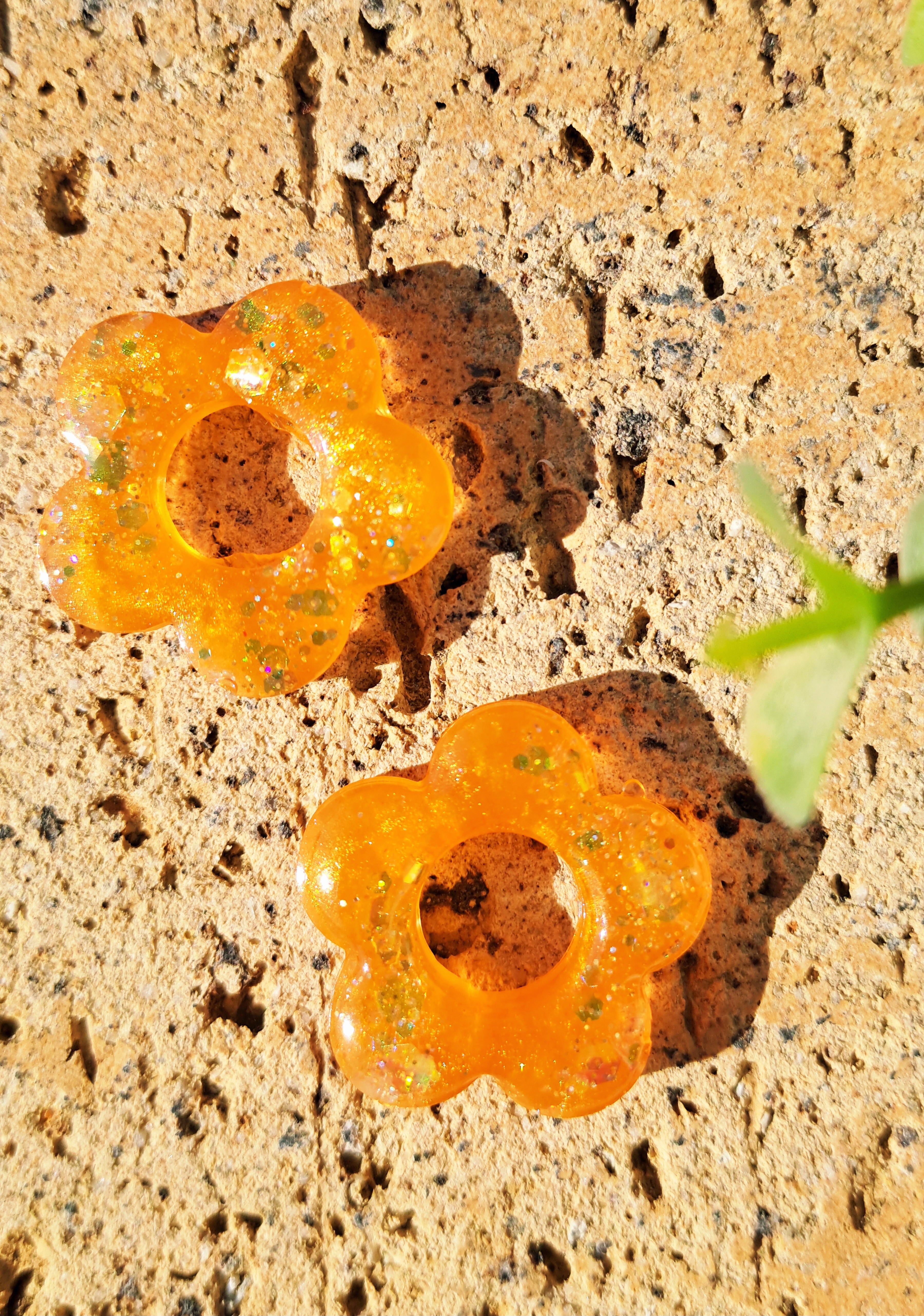 Pampilles fleurs paillettes holographiques orange