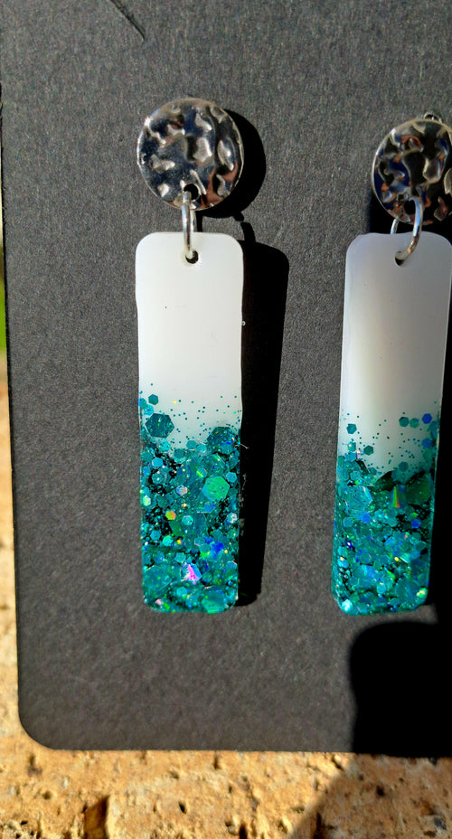 Boucles d'oreilles artisanales blanc et vert paillettes