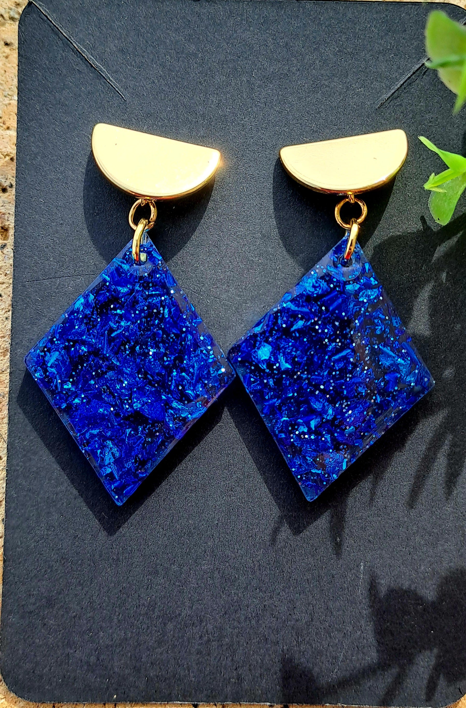 Boucles d'oreilles artisanales losange bleu électrique paillettes