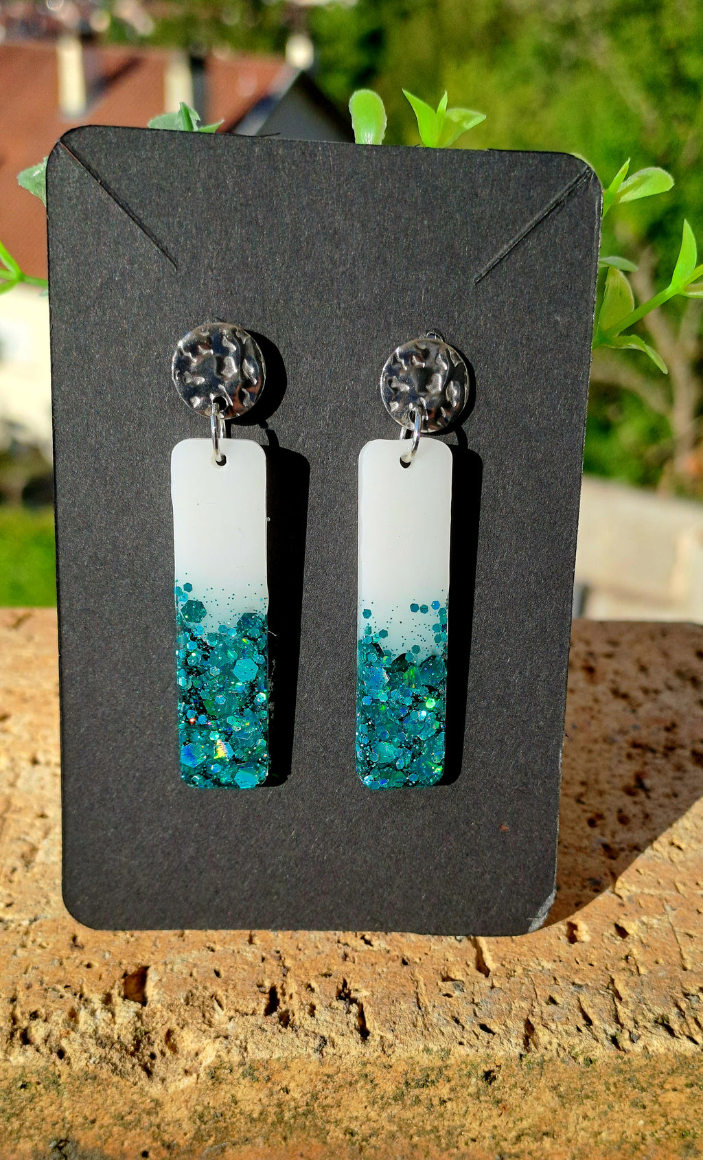 Boucles d'oreilles artisanales blanc et vert paillettes