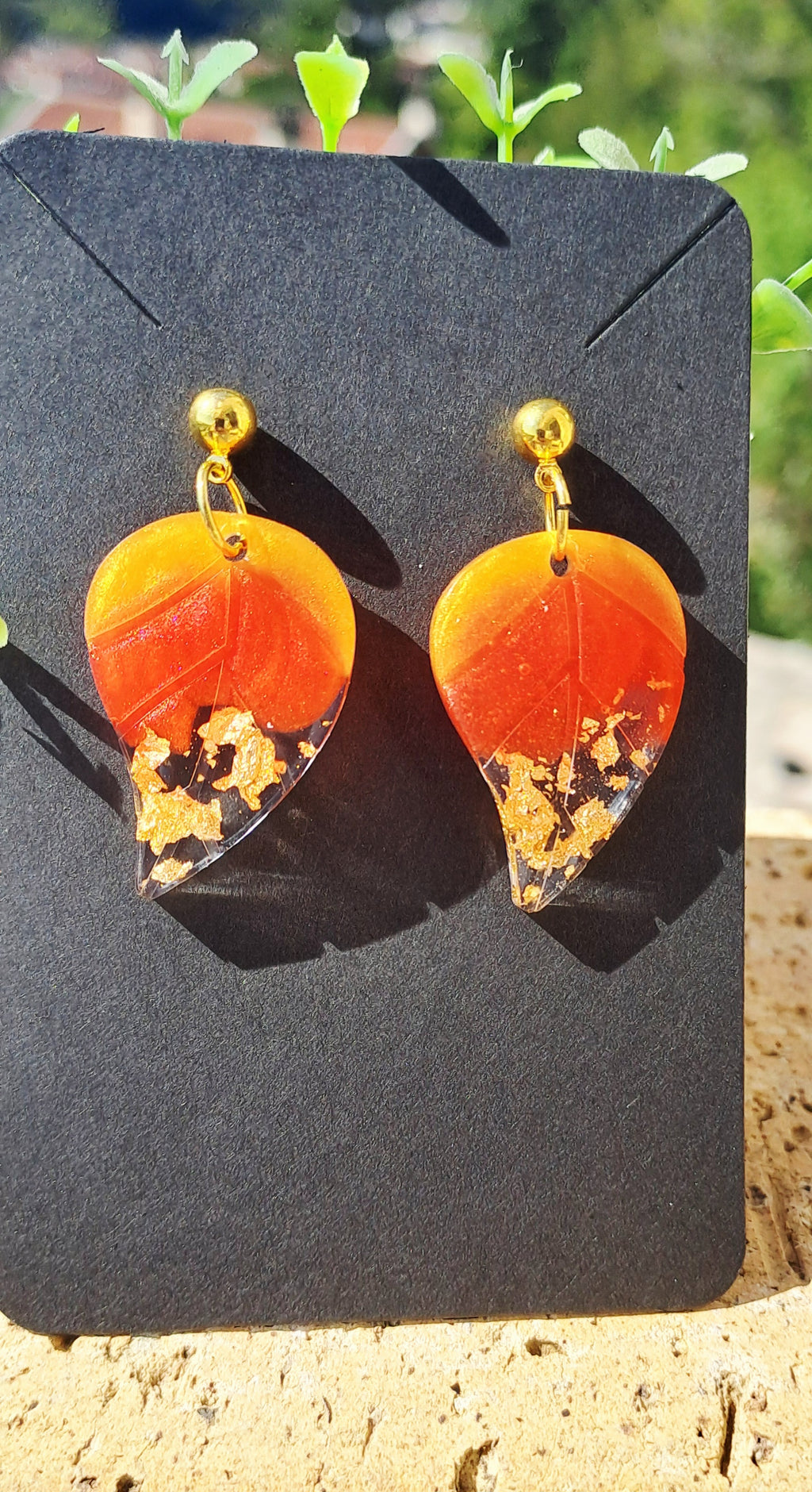 Boucles d'oreilles artisanales feuilles orange, jaune et doré