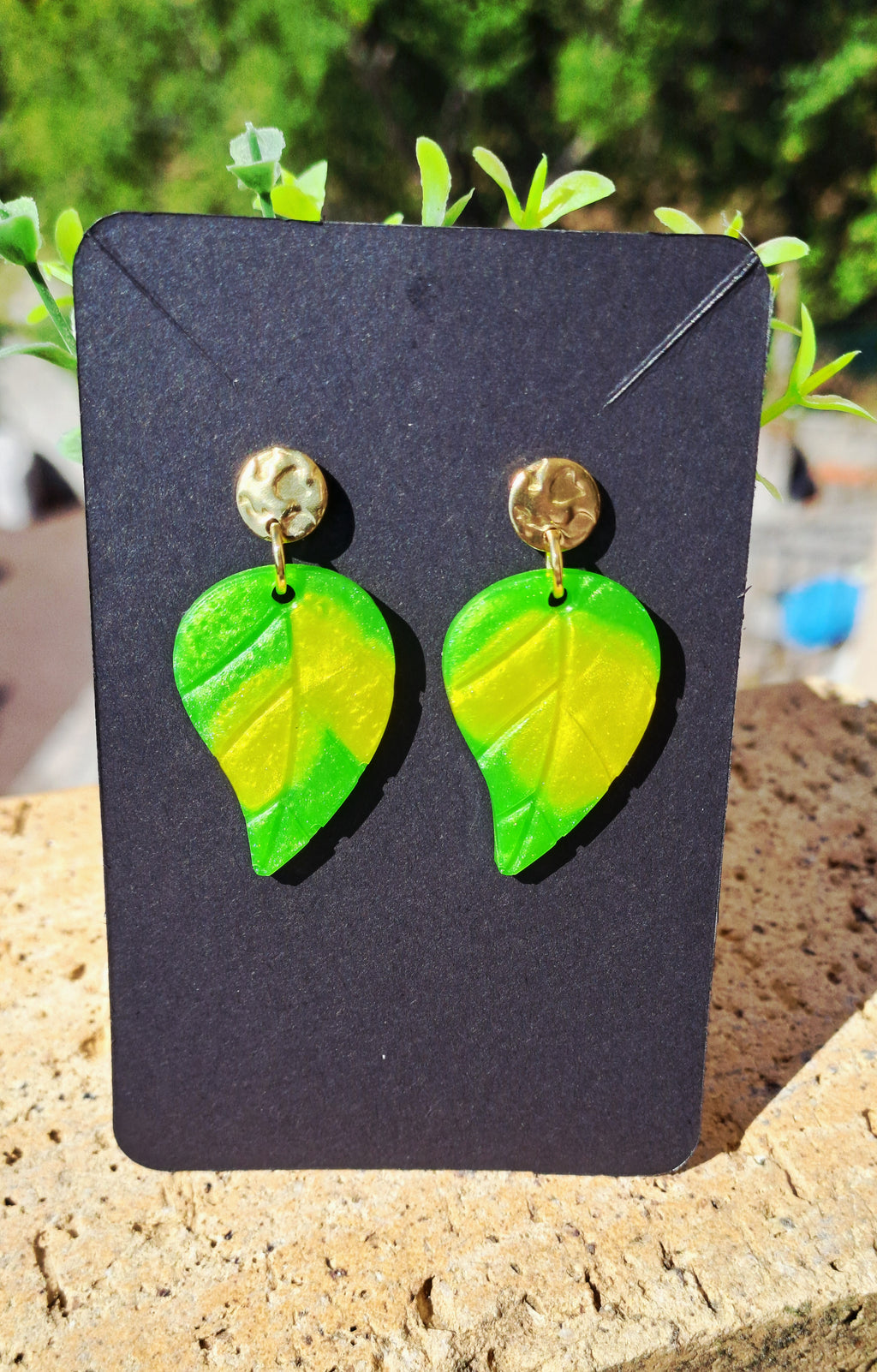 Boucles d'oreilles artisanales feuilles vert et jaune