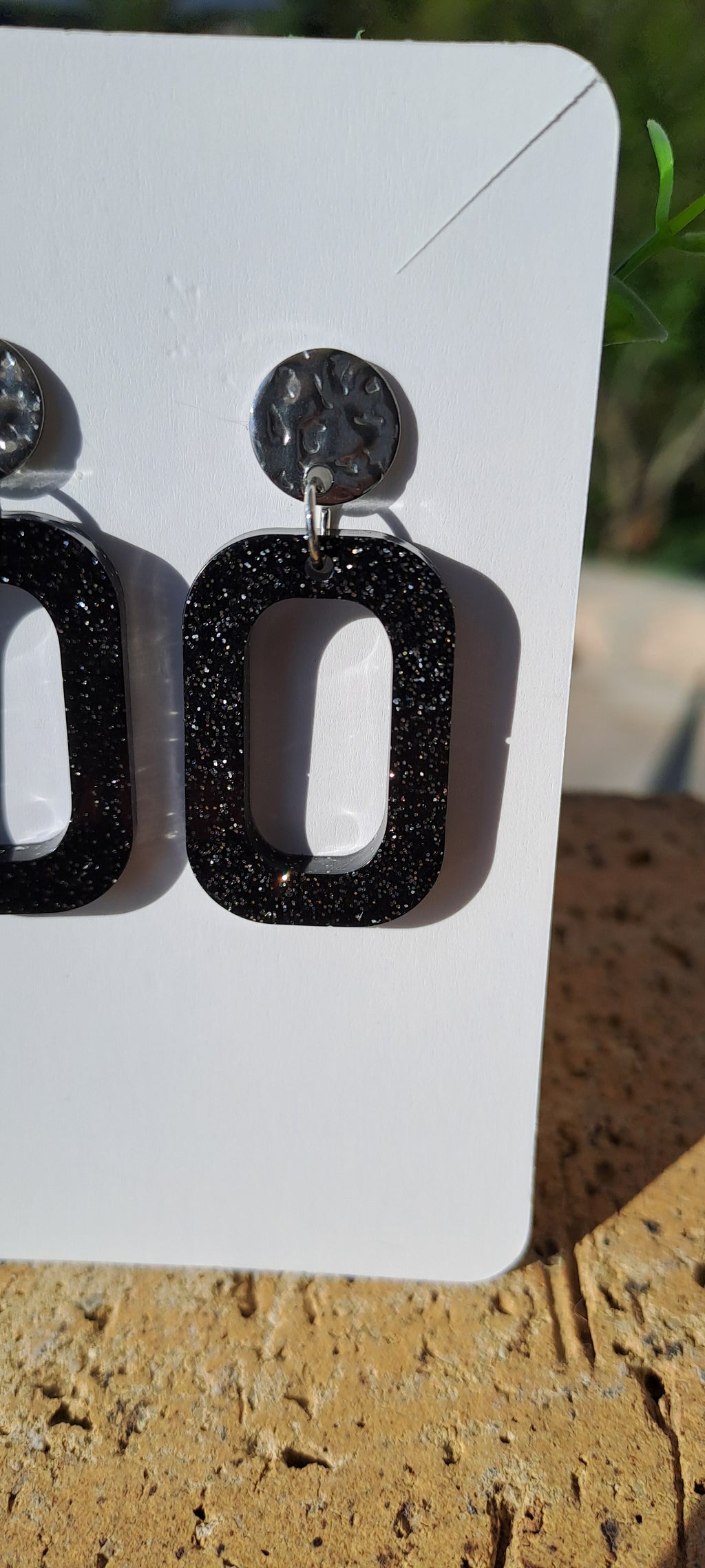 Boucles d'oreilles artisanales noir et paillettes grises