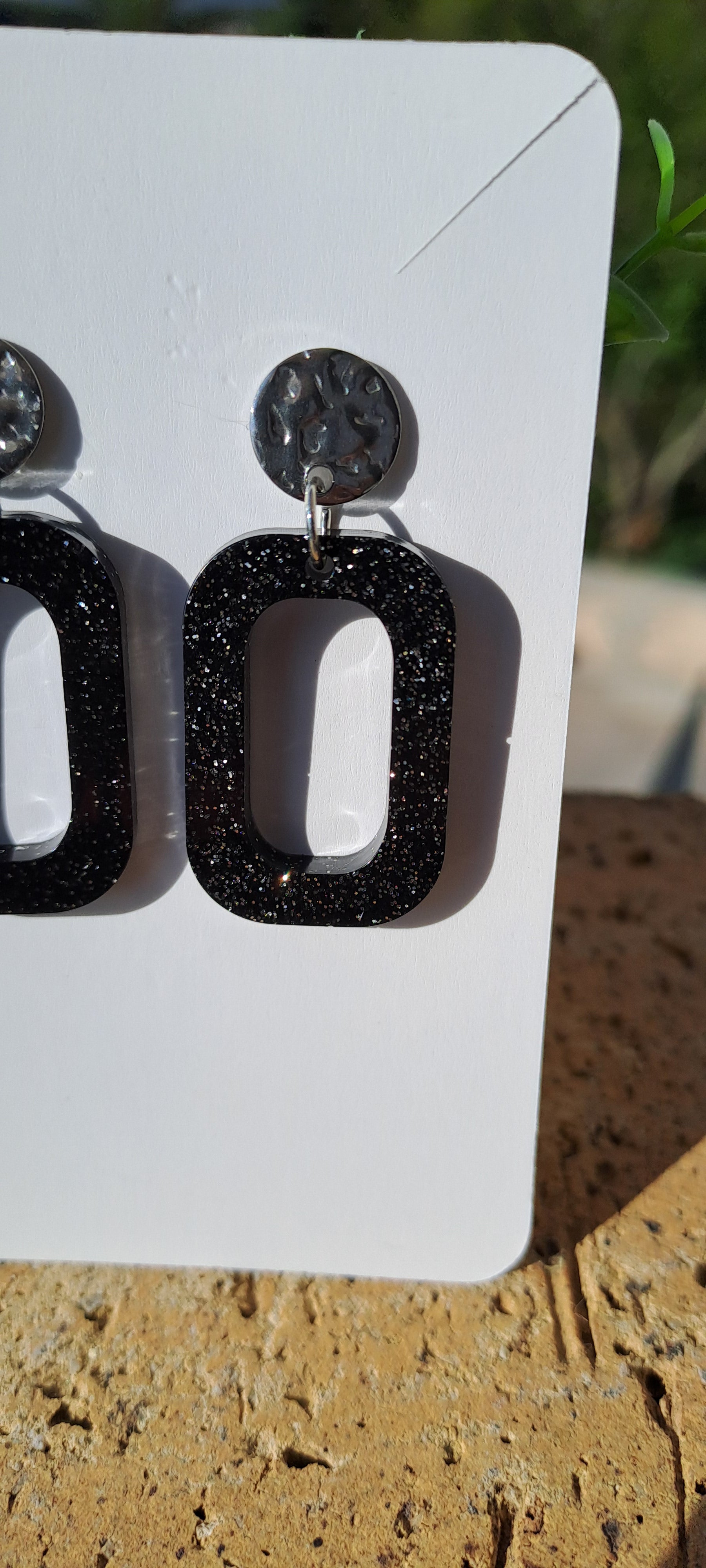 Boucles d'oreilles artisanales noir et paillettes grises