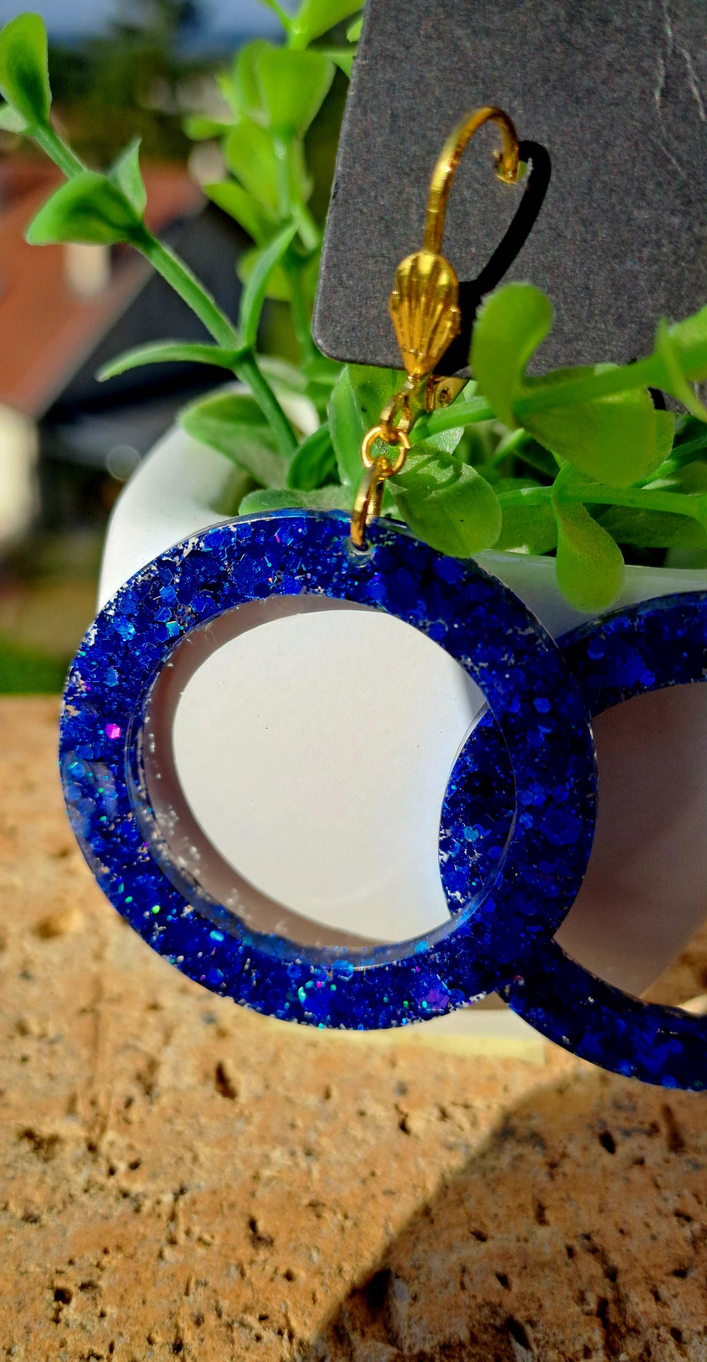 Boucles d'oreilles artisanales bleues électrique et paillettes