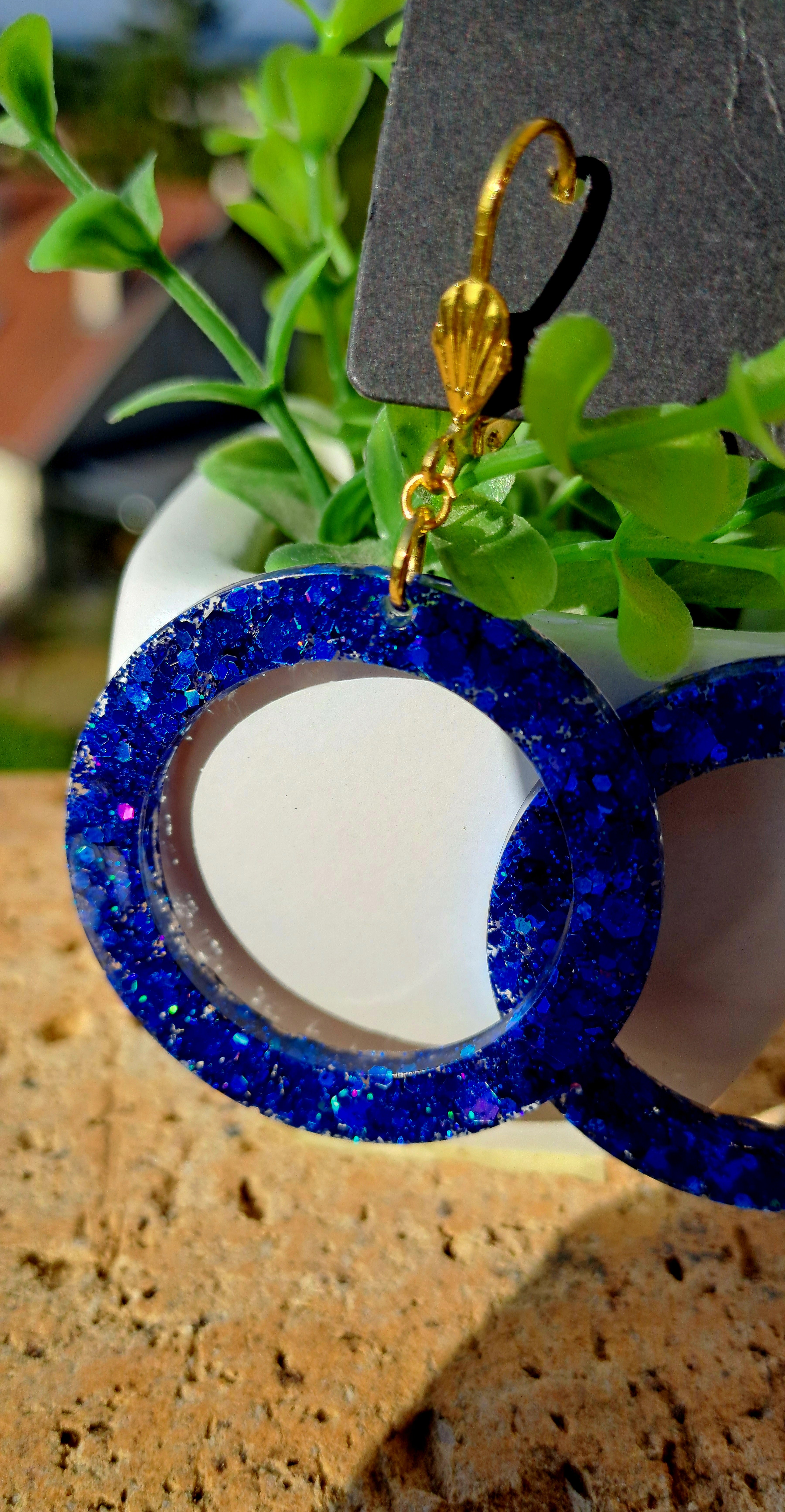 Boucles d'oreilles artisanales bleues électrique et paillettes