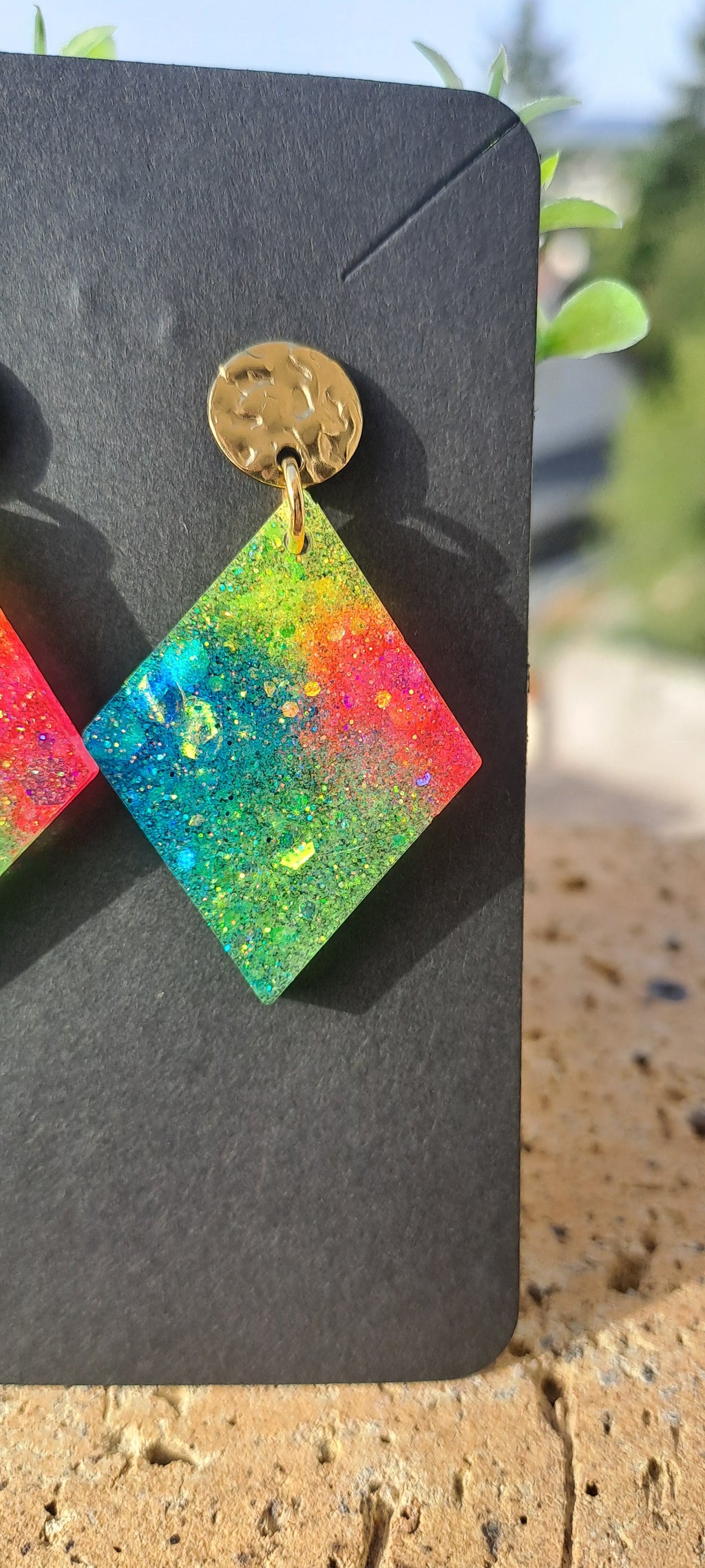 Boucles d'oreilles artisanales losange fluo