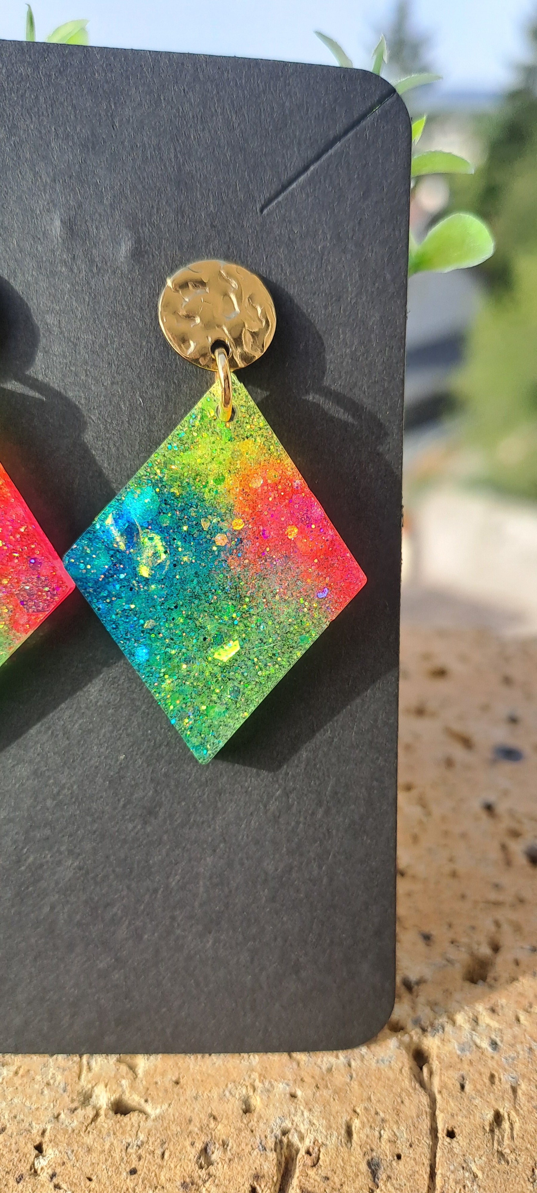 Boucles d'oreilles artisanales losange fluo