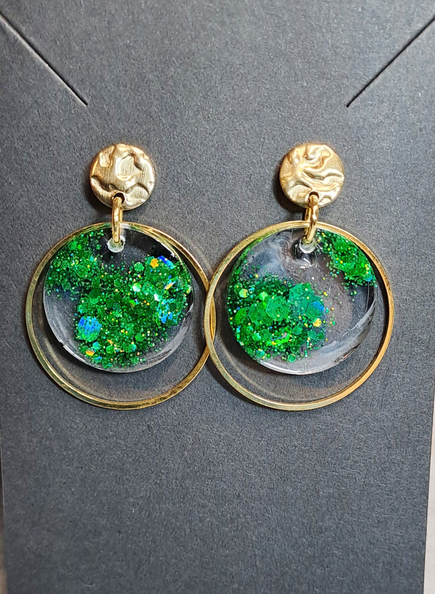 Boucles d'oreilles artisanales rondes vertes et dorées
